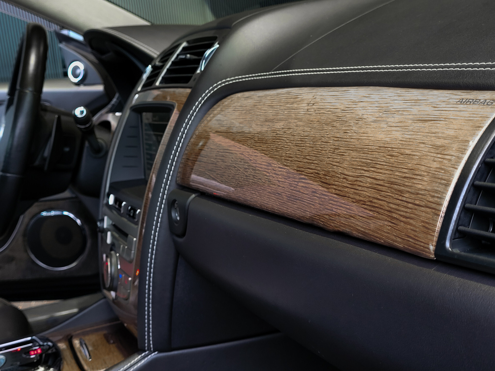 Jaguar XK 5.0 V8 Coupé Portfolio Dealer onderhouden | 2e eigenaar | B&W | 20" | Alcantara Foto 26