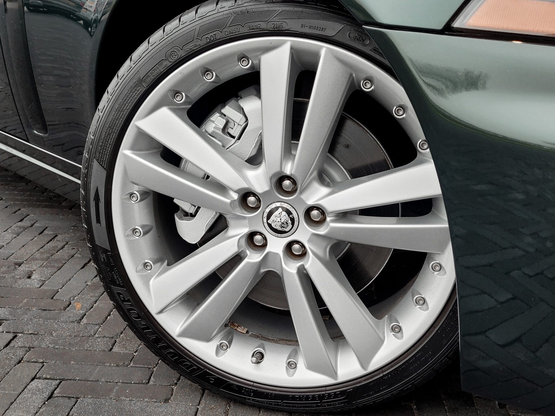 Jaguar XK 5.0 V8 Coupé Portfolio Dealer onderhouden | 2e eigenaar | B&W | 20" | Alcantara Foto 31