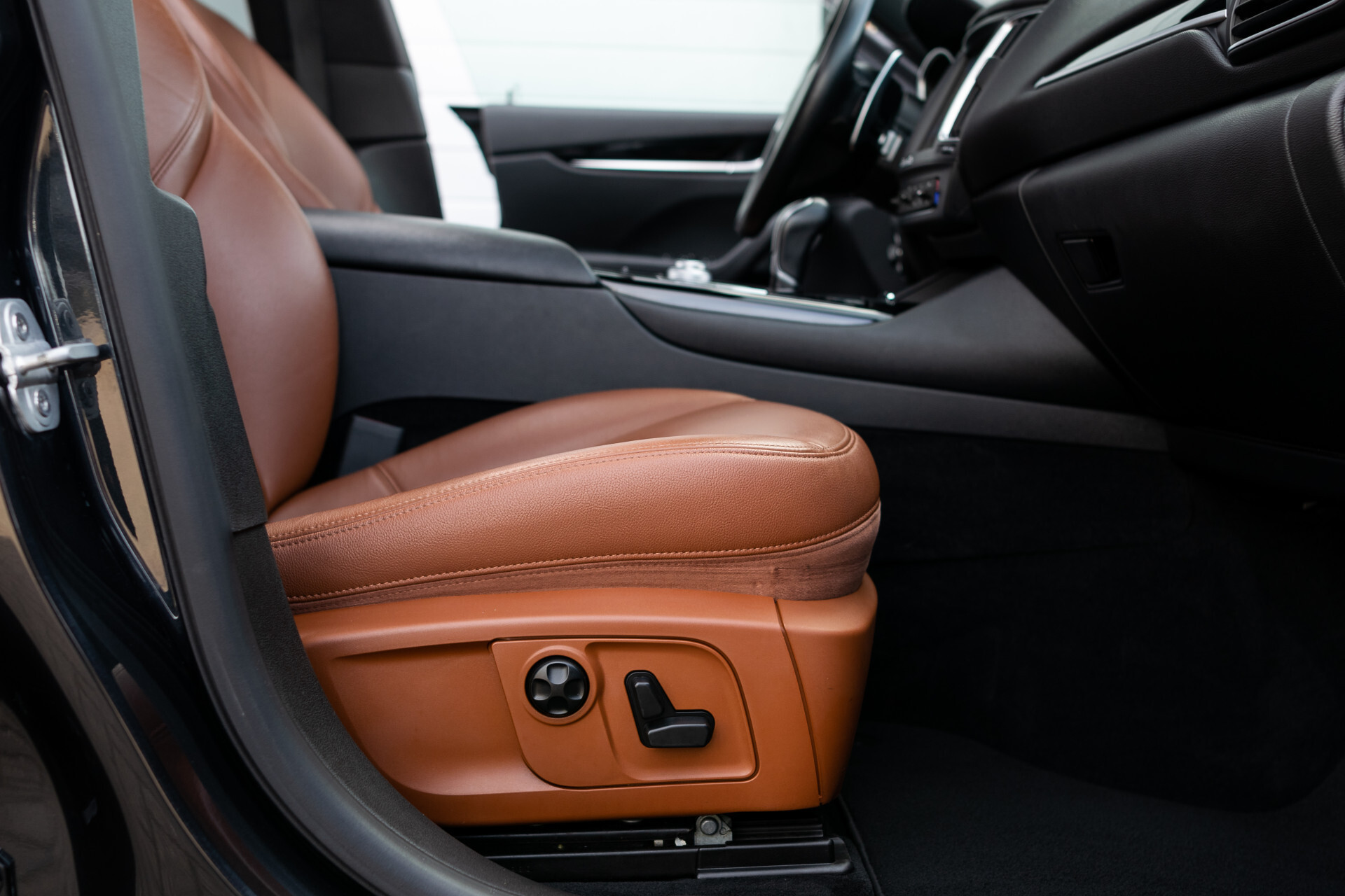 Maserati Levante 3.0 V6 D Q4 Panorama | 21" | Luchtvering | Keyless | Driving Assistance Pack Plus Foto 16