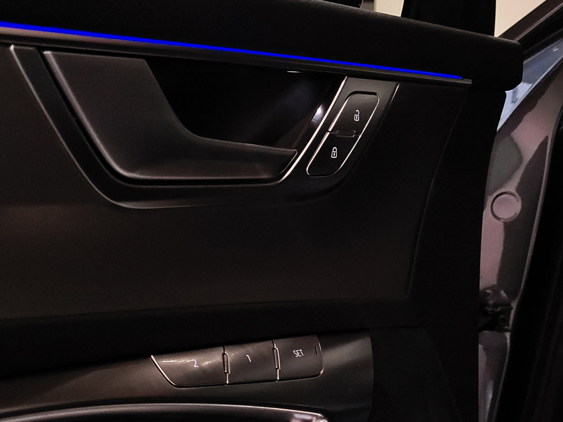 Audi A6 Avant 55 TFSI e Quattro Competition Active Cruise | Keyless | HUD | Adaptief onderstel | 20" | Trekhaak | Schuifdak | Softclose | 4xStoelverwarm Foto 10