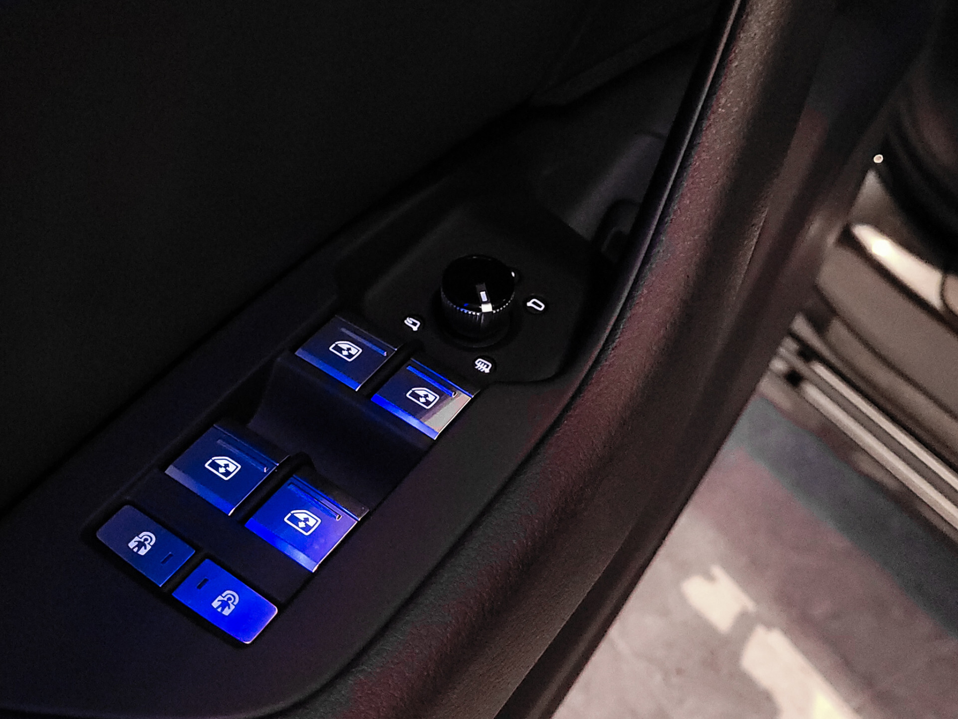 Audi A6 Avant 55 TFSI e Quattro Competition Active Cruise | Keyless | HUD | Adaptief onderstel | 20" | Trekhaak | Schuifdak | Softclose | 4xStoelverwarm Foto 12