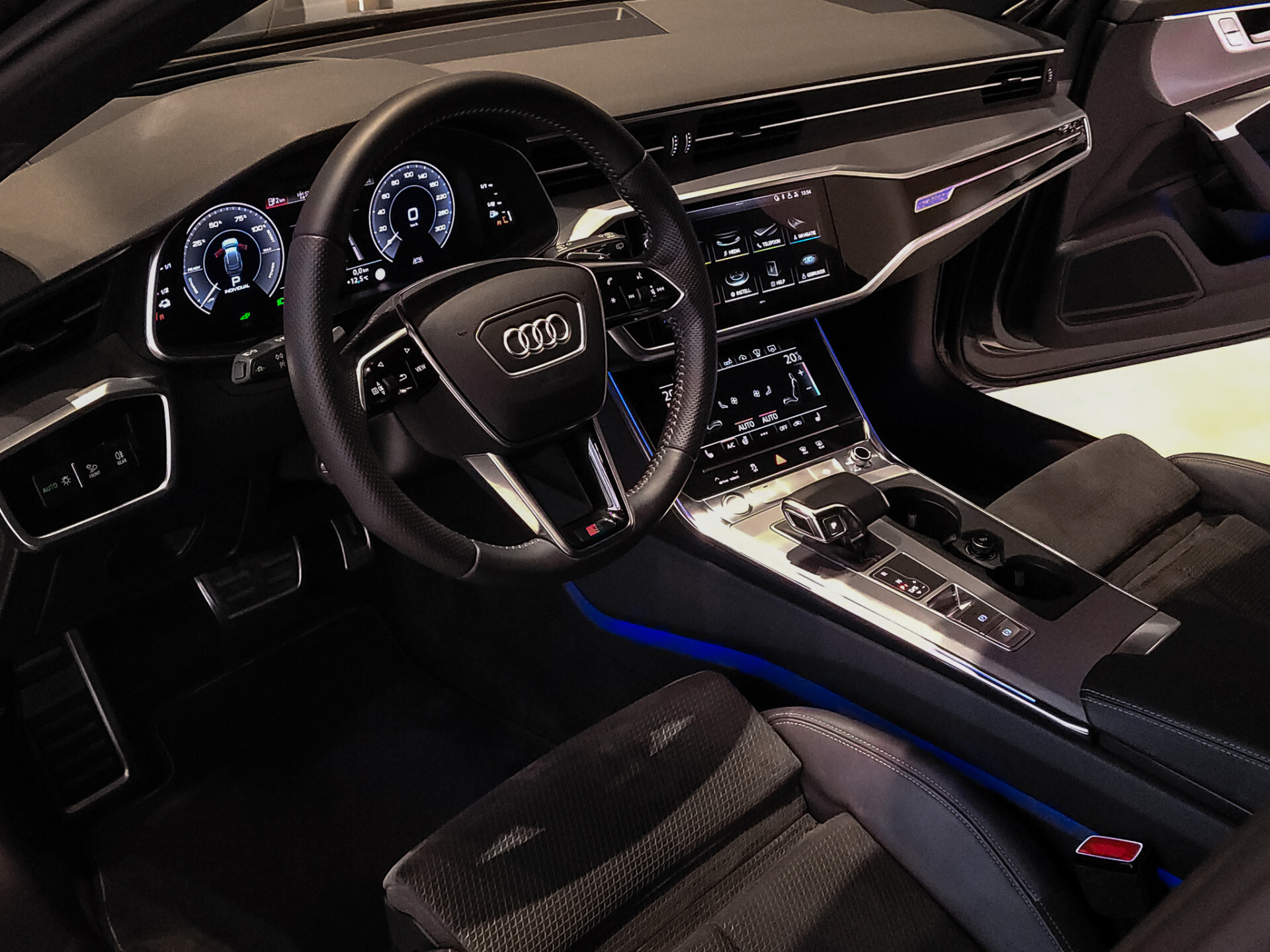 Audi A6 Avant 55 TFSI e Quattro Competition Active Cruise | Keyless | HUD | Adaptief onderstel | 20" | Trekhaak | Schuifdak | Softclose | 4xStoelverwarm Foto 18