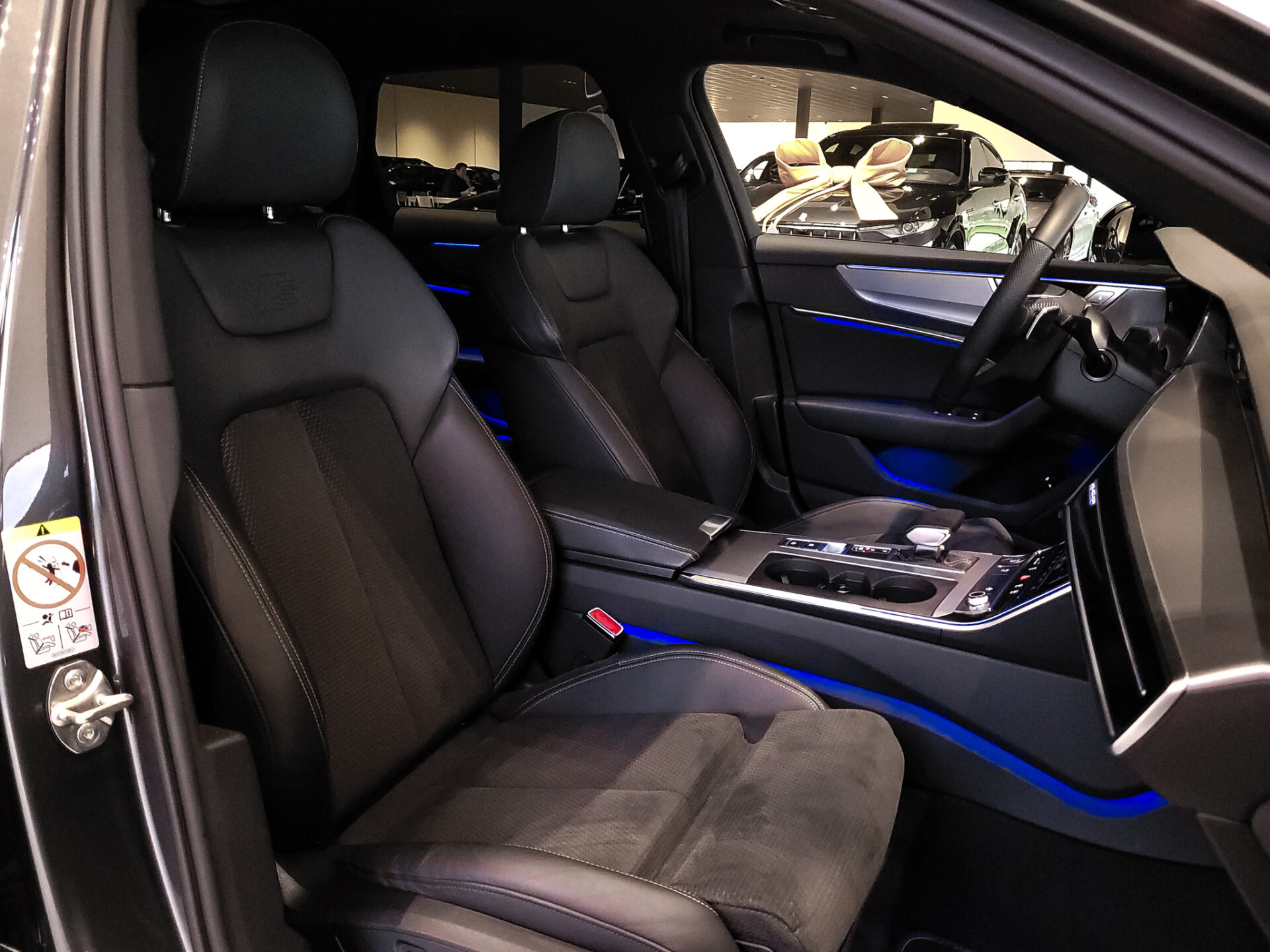 Audi A6 Avant 55 TFSI e Quattro Competition Active Cruise | Keyless | HUD | Adaptief onderstel | 20" | Trekhaak | Schuifdak | Softclose | 4xStoelverwarm Foto 3