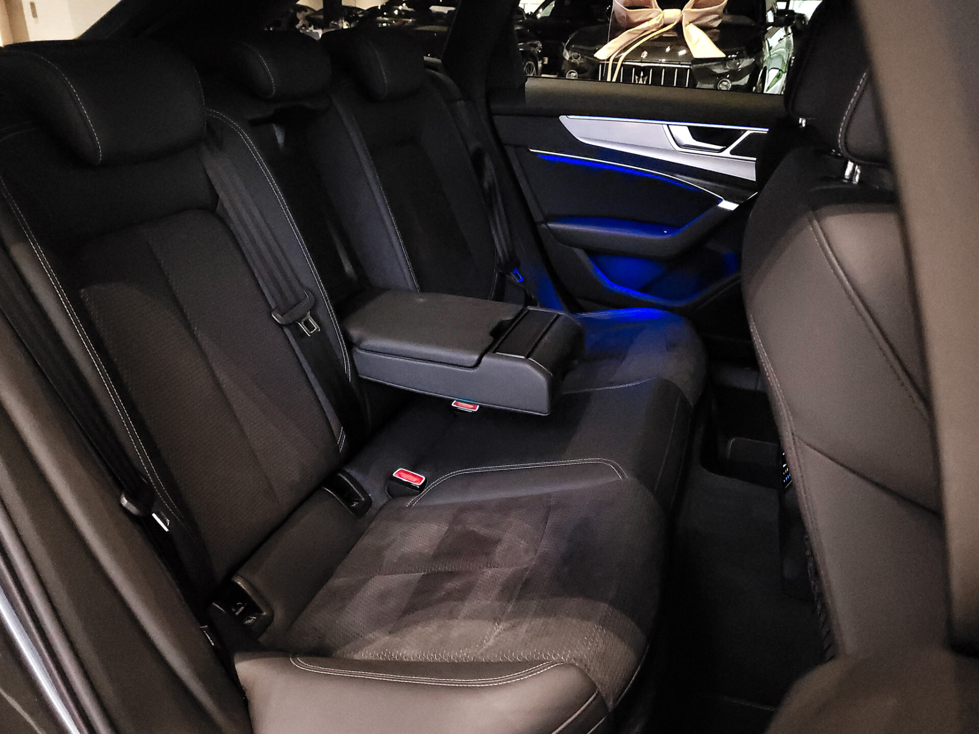 Audi A6 Avant 55 TFSI e Quattro Competition Active Cruise | Keyless | HUD | Adaptief onderstel | 20" | Trekhaak | Schuifdak | Softclose | 4xStoelverwarm Foto 4