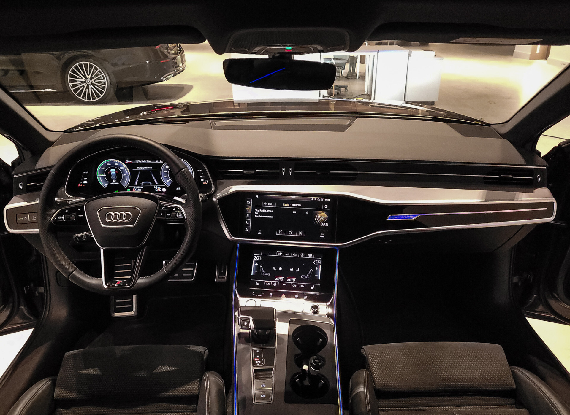 Audi A6 Avant 55 TFSI e Quattro Competition Active Cruise | Keyless | HUD | Adaptief onderstel | 20" | Trekhaak | Schuifdak | Softclose | 4xStoelverwarm Foto 5