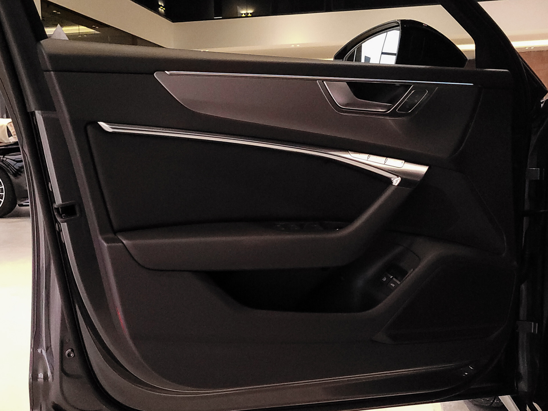 Audi A6 Avant 55 TFSI e Quattro Competition Active Cruise | Keyless | HUD | Adaptief onderstel | 20" | Trekhaak | Schuifdak | Softclose | 4xStoelverwarm Foto 8