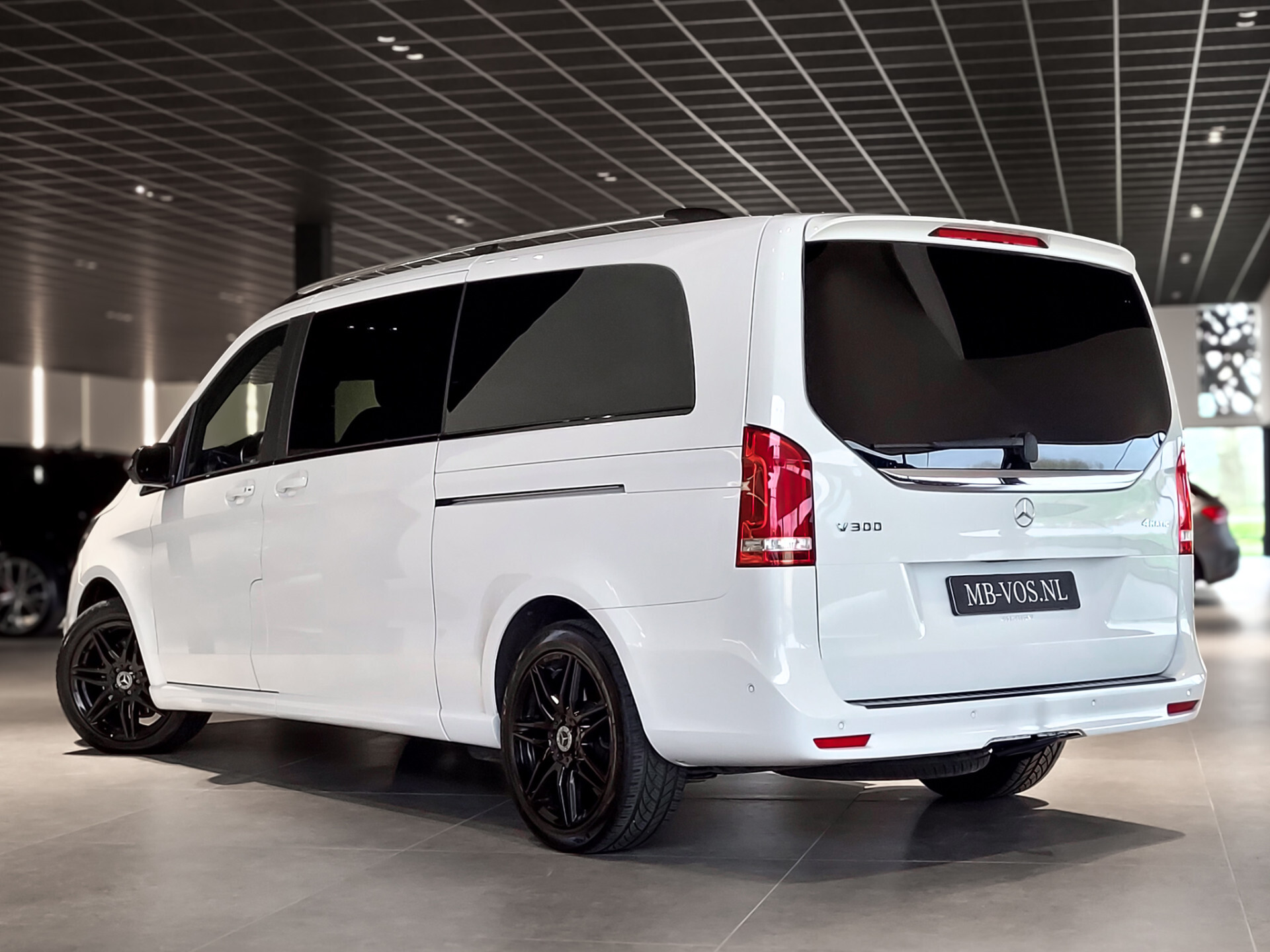 Mercedes-Benz V-Klasse 300d 4-M Extra Lang Dubbele Cabine AMG Avantgarde Edition Foto 2