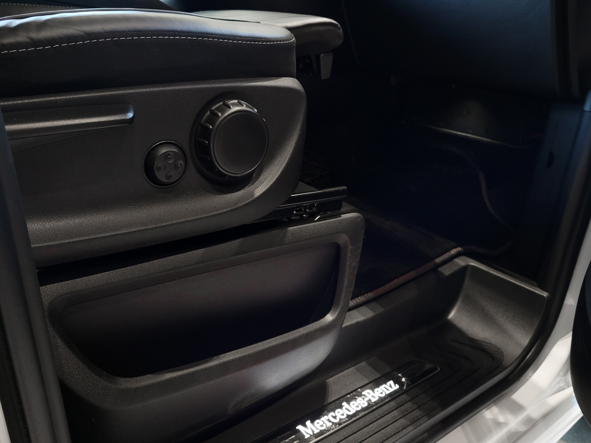 Mercedes-Benz V-Klasse 300d 4-M Extra Lang Dubbele Cabine AMG Avantgarde Edition Foto 31