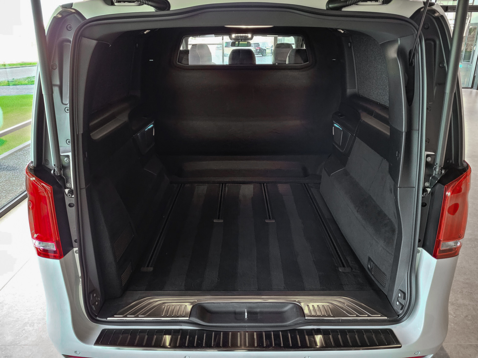 Mercedes-Benz V-Klasse 300d 4-M Extra Lang Dubbele Cabine AMG Avantgarde Edition Foto 33