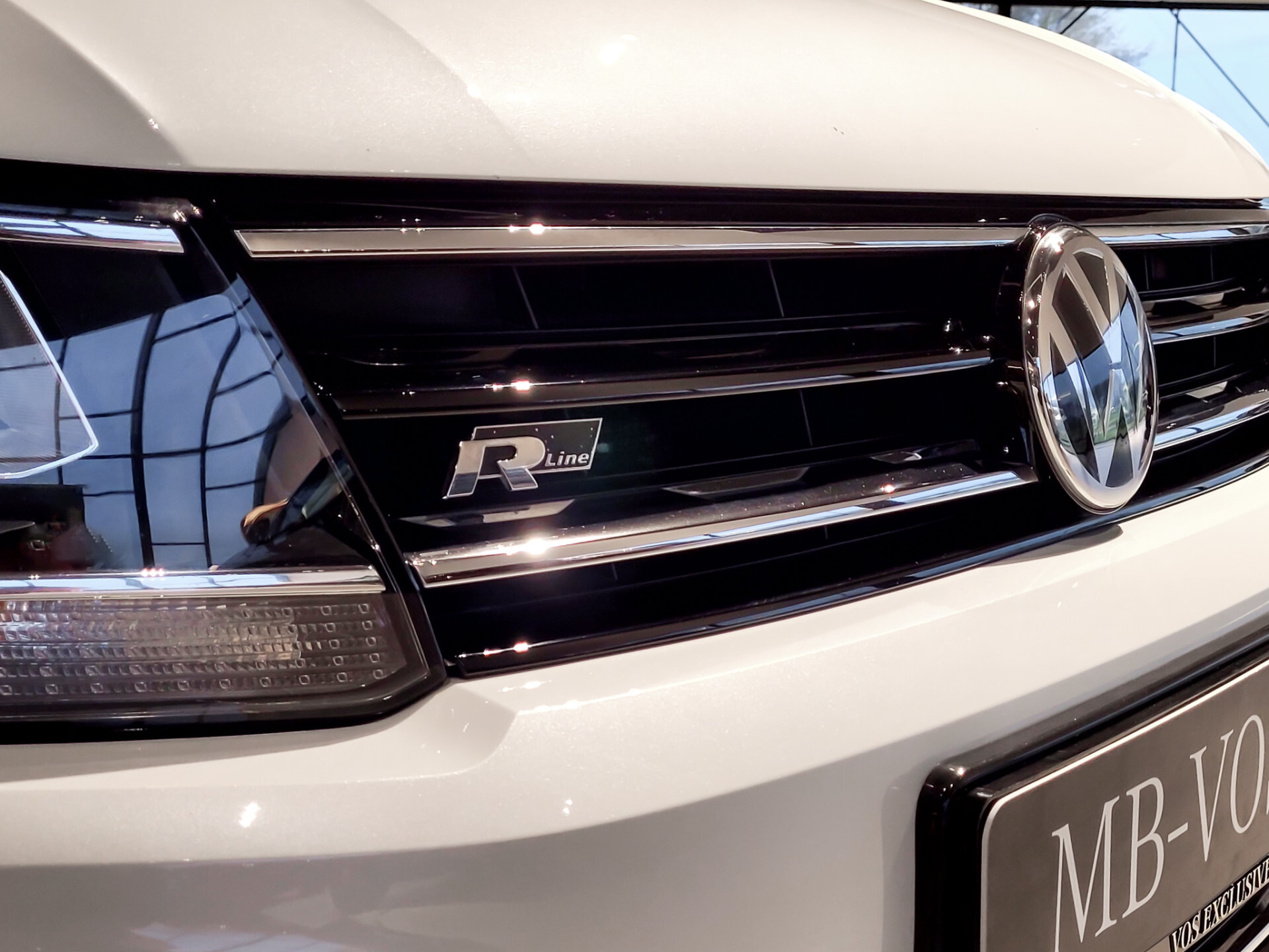 Volkswagen Tiguan 1.4 TSI R-Line Fullmap Navi | Carplay | ECC | DAB | 17" | Privacyglas | PDC Foto 11