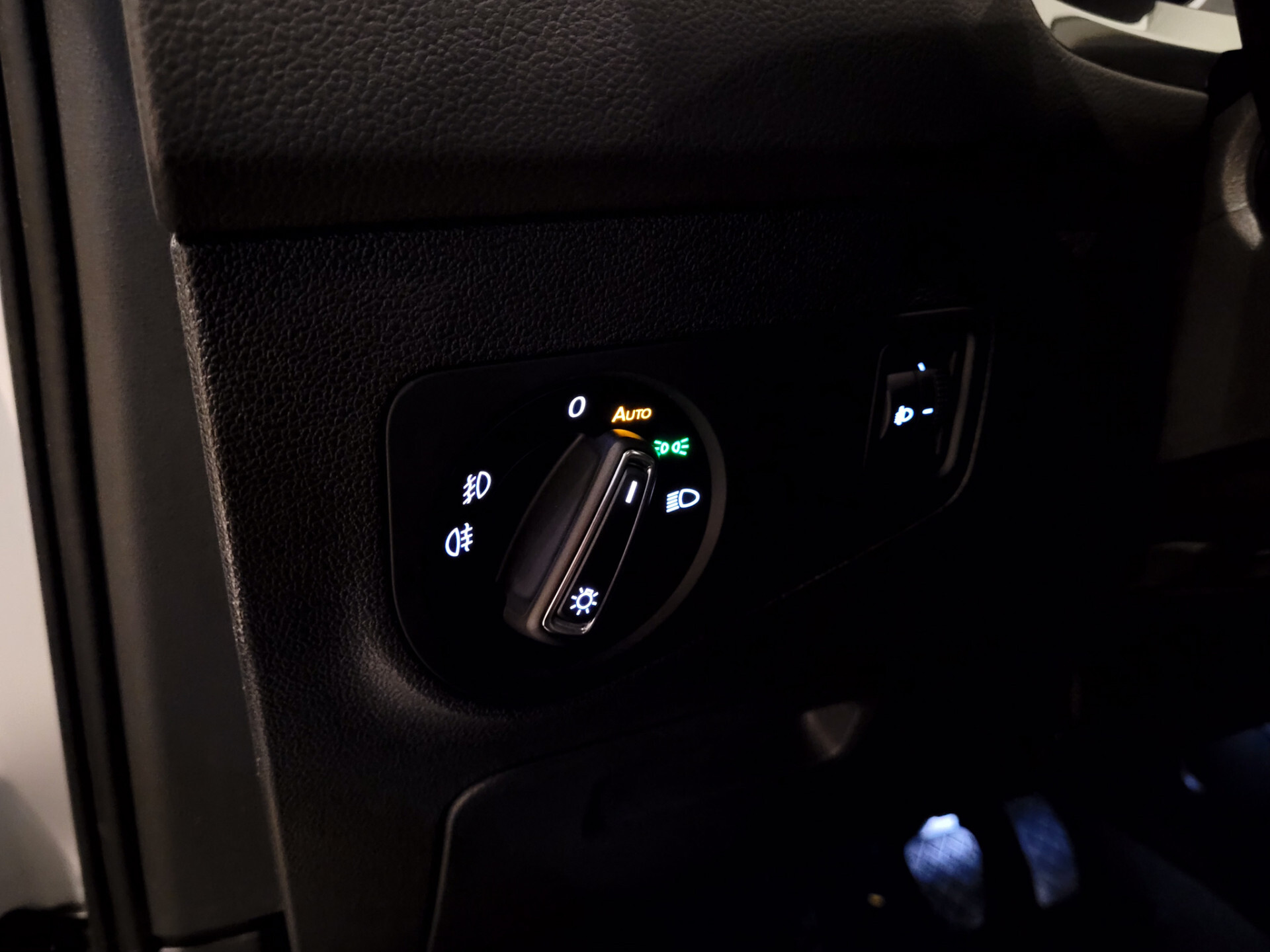 Volkswagen Tiguan 1.4 TSI R-Line Fullmap Navi | Carplay | ECC | DAB | 17" | Privacyglas | PDC Foto 17