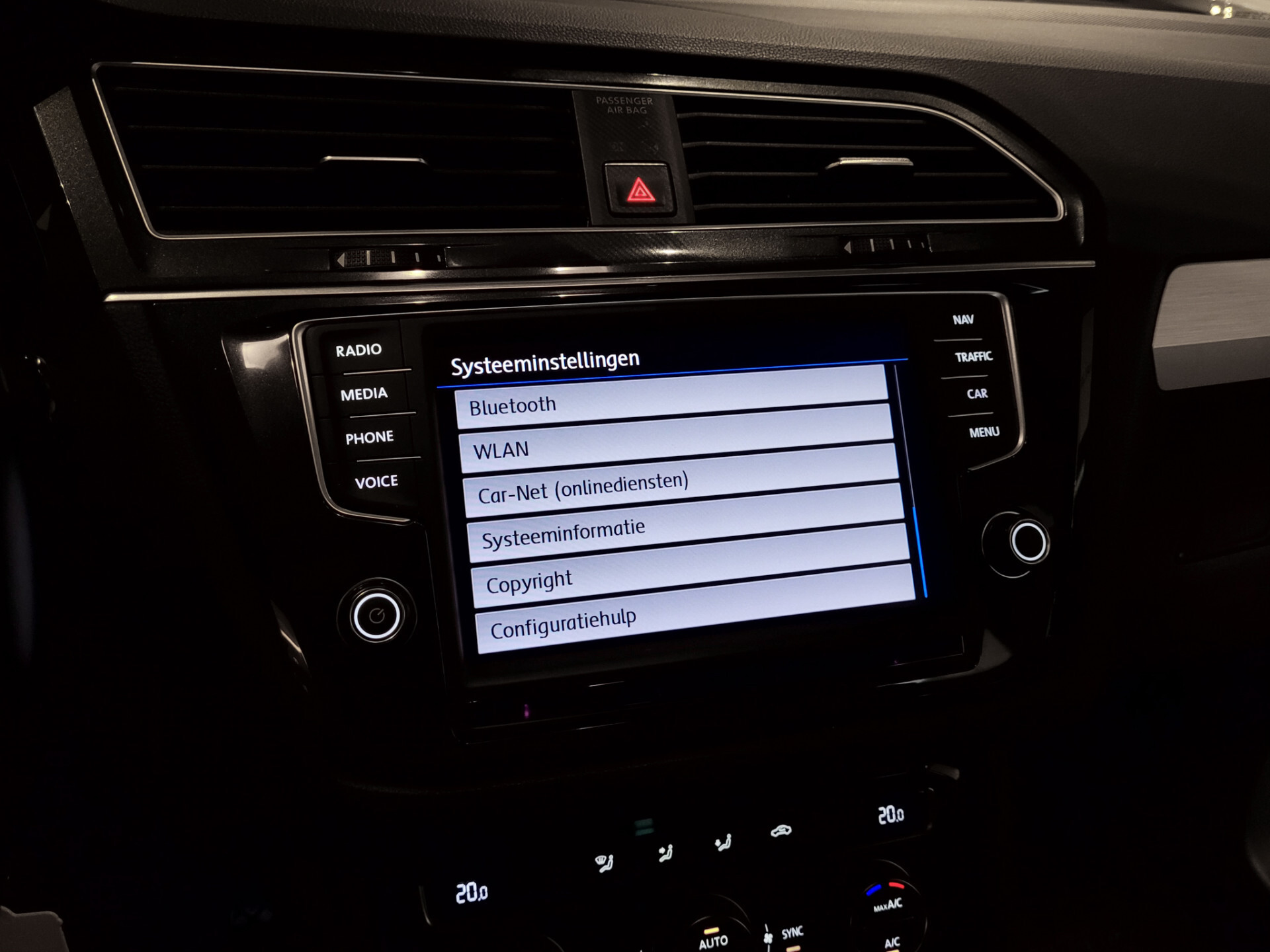 Volkswagen Tiguan 1.4 TSI R-Line Fullmap Navi | Carplay | ECC | DAB | 17" | Privacyglas | PDC Foto 19