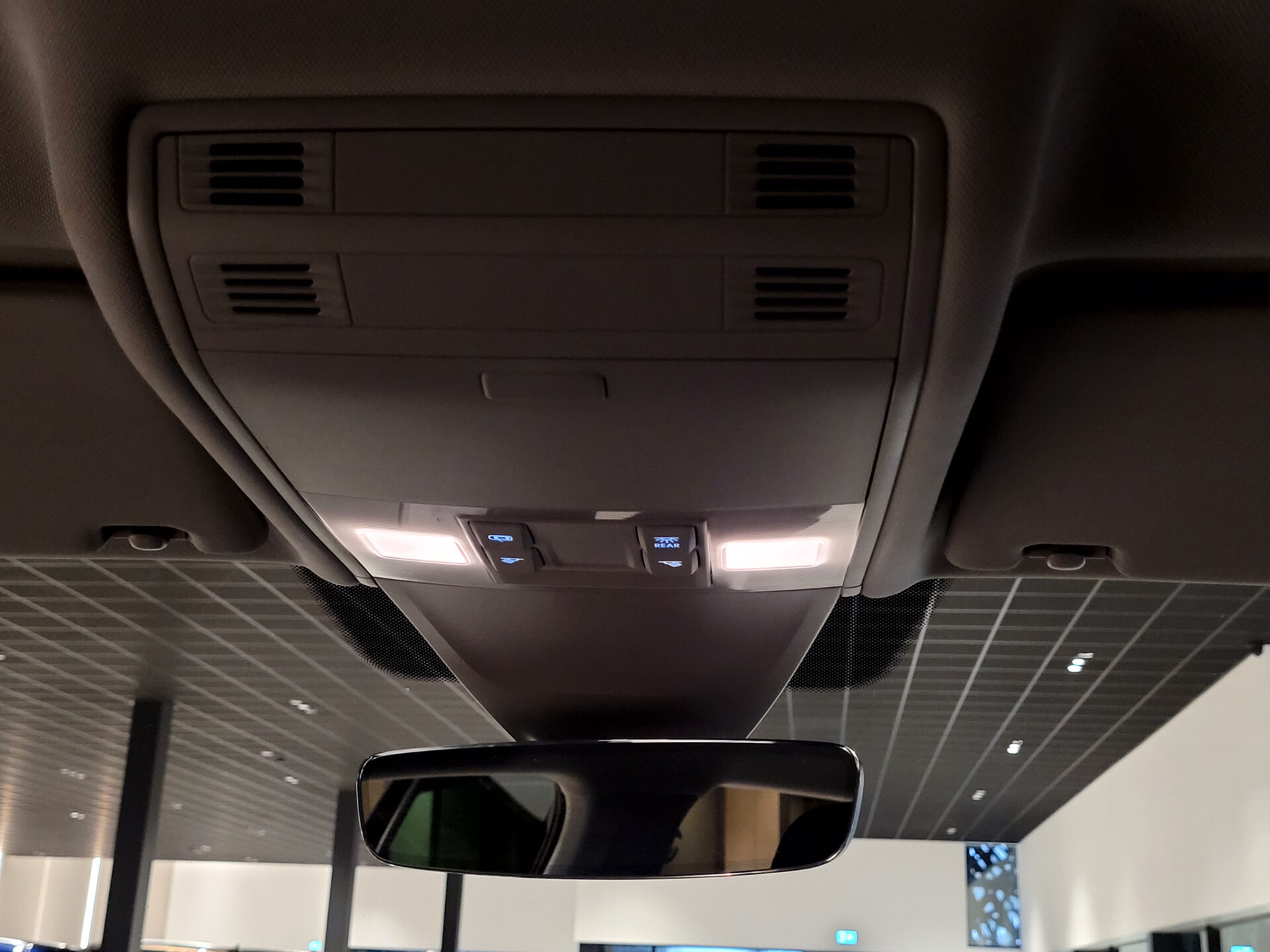 Volkswagen Tiguan 1.4 TSI R-Line Fullmap Navi | Carplay | ECC | DAB | 17" | Privacyglas | PDC Foto 28