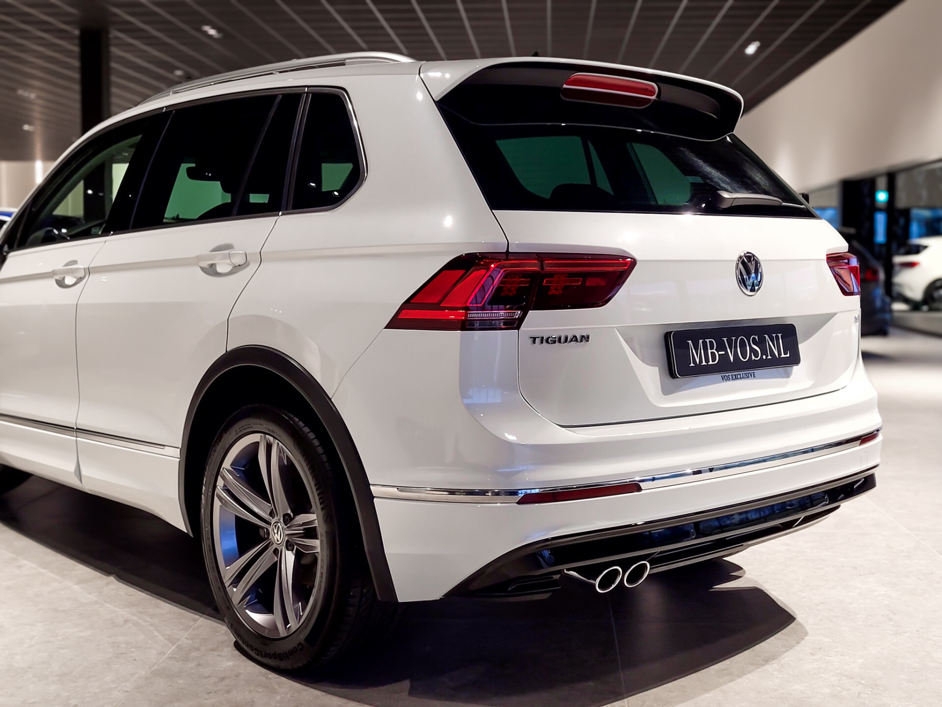 Volkswagen Tiguan 1.4 TSI R-Line Fullmap Navi | Carplay | ECC | DAB | 17" | Privacyglas | PDC Foto 31