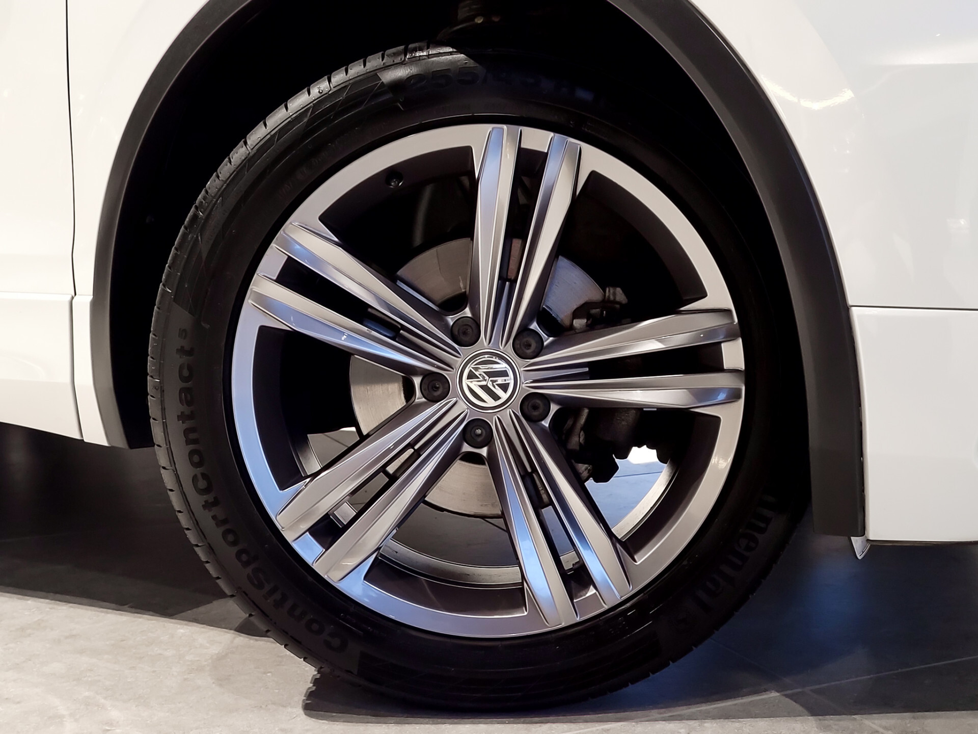 Volkswagen Tiguan 1.4 TSI R-Line Fullmap Navi | Carplay | ECC | DAB | 17" | Privacyglas | PDC Foto 32