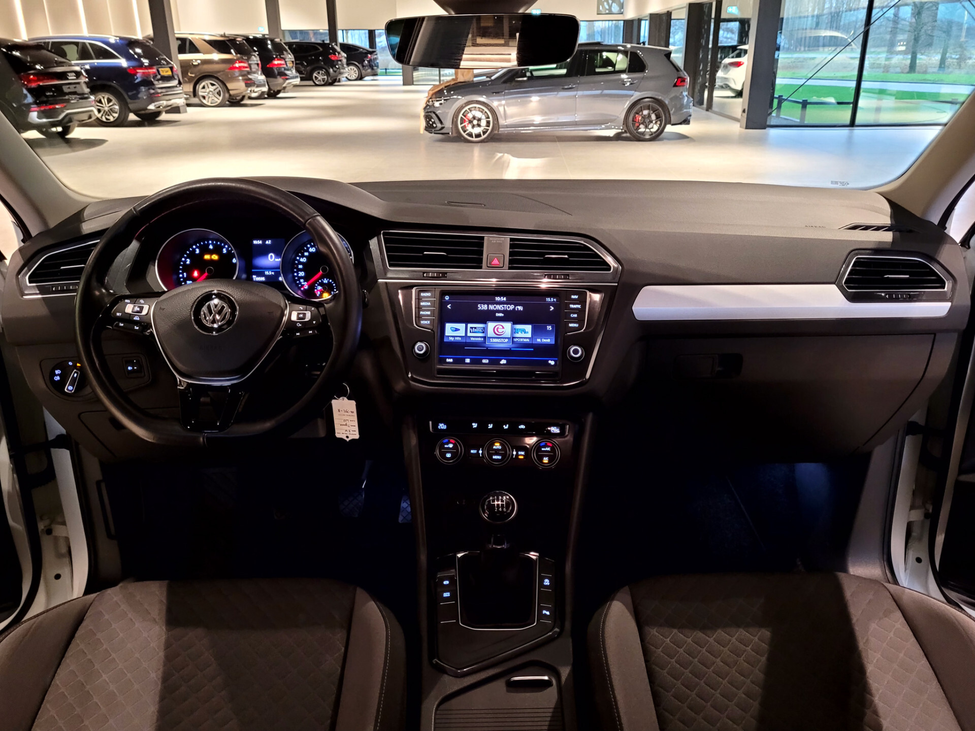 Volkswagen Tiguan 1.4 TSI R-Line Fullmap Navi | Carplay | ECC | DAB | 17" | Privacyglas | PDC Foto 5