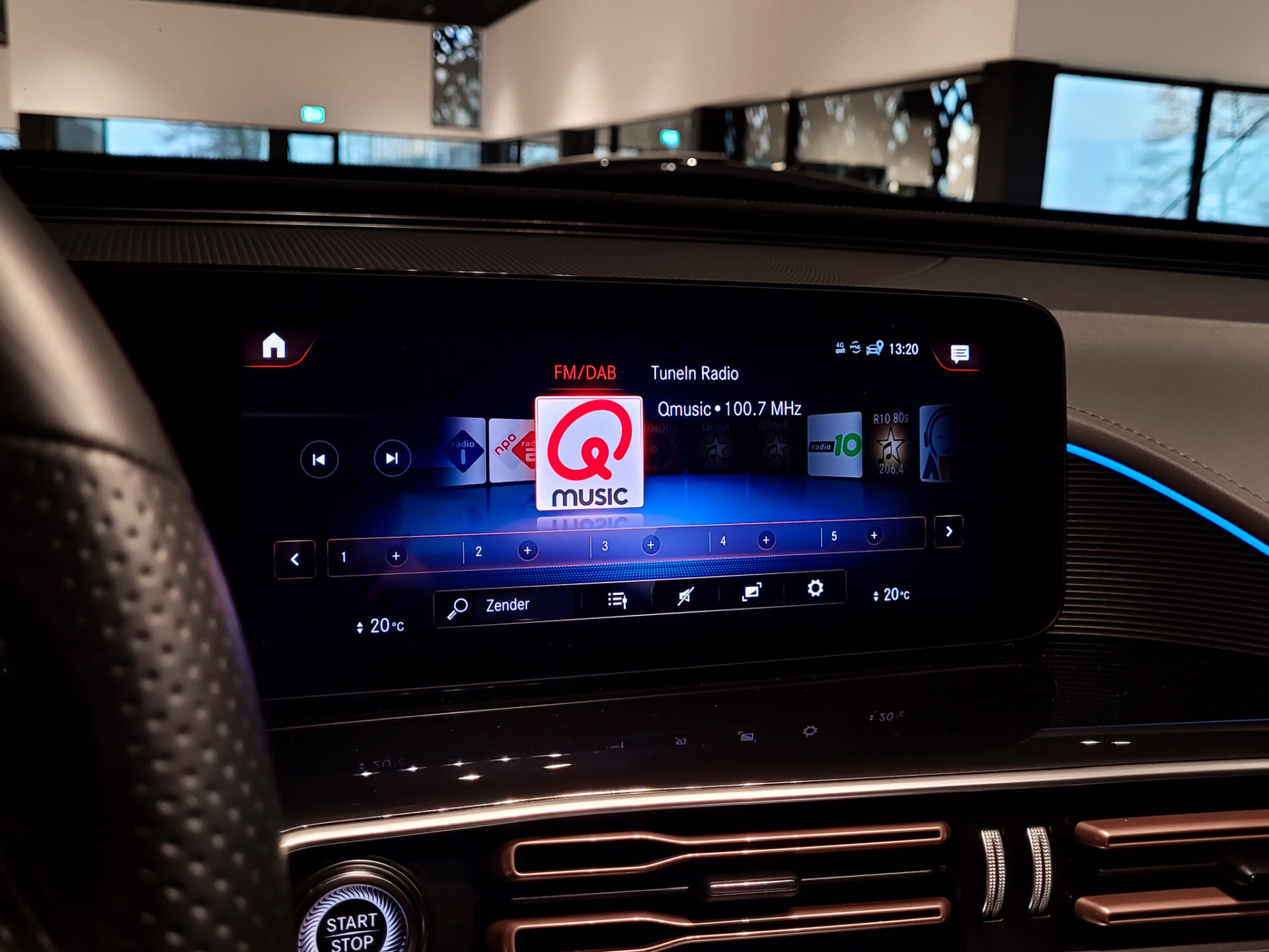 Mercedes-Benz EQC 400 4-M AMG Distronic | Keyless | 360 | Burmester | Trekhaak | Treeplanken | Incl. BTW Foto 10