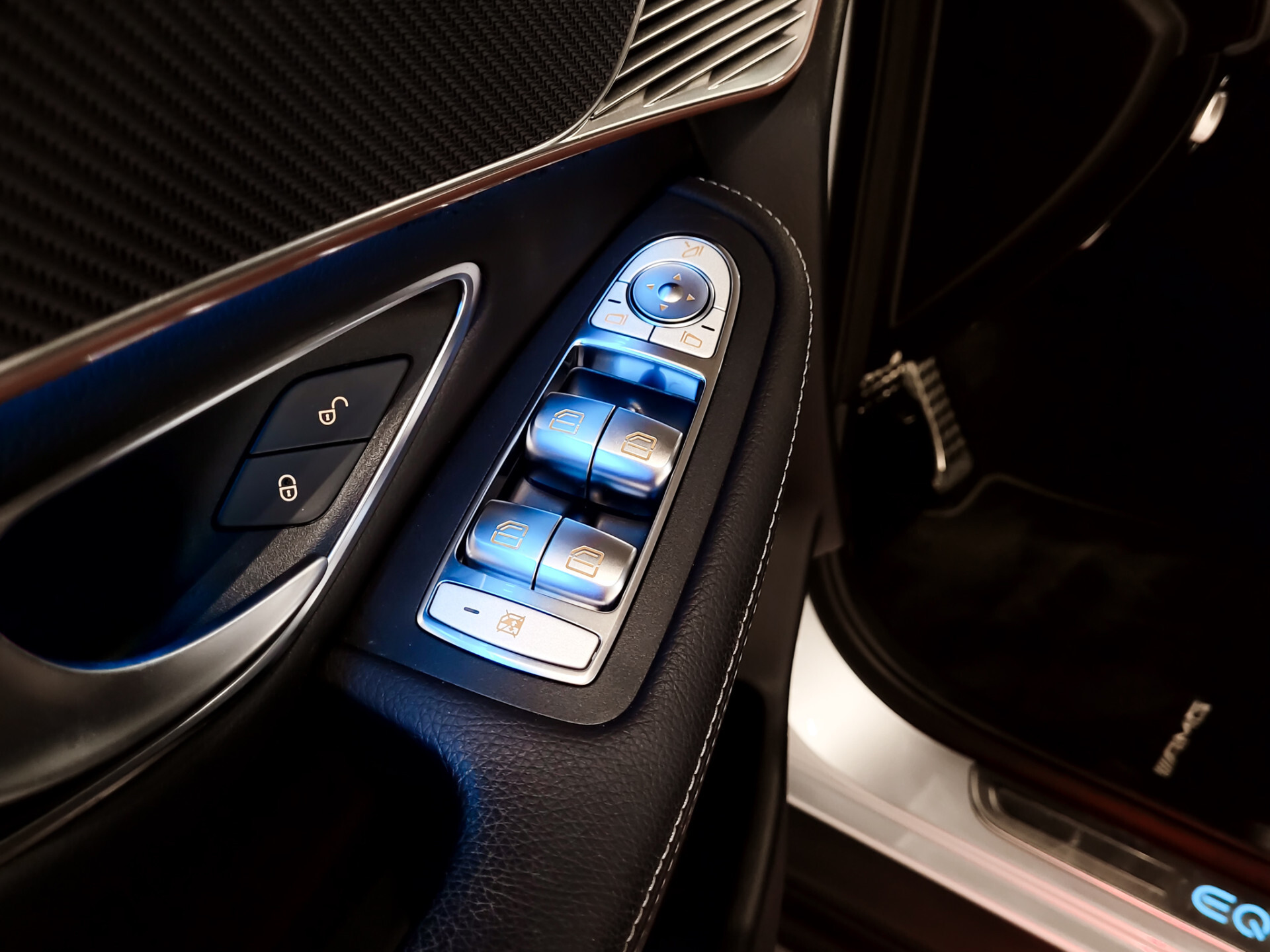 Mercedes-Benz EQC 400 4-M AMG Distronic | Keyless | 360 | Burmester | Trekhaak | Treeplanken | Incl. BTW Foto 11