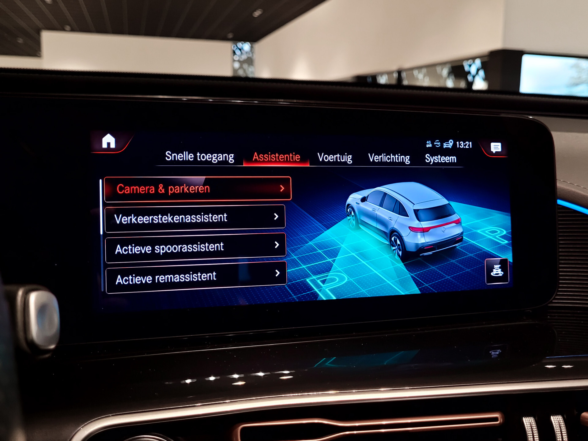 Mercedes-Benz EQC 400 4-M AMG Distronic | Keyless | 360 | Burmester | Trekhaak | Treeplanken | Incl. BTW Foto 14