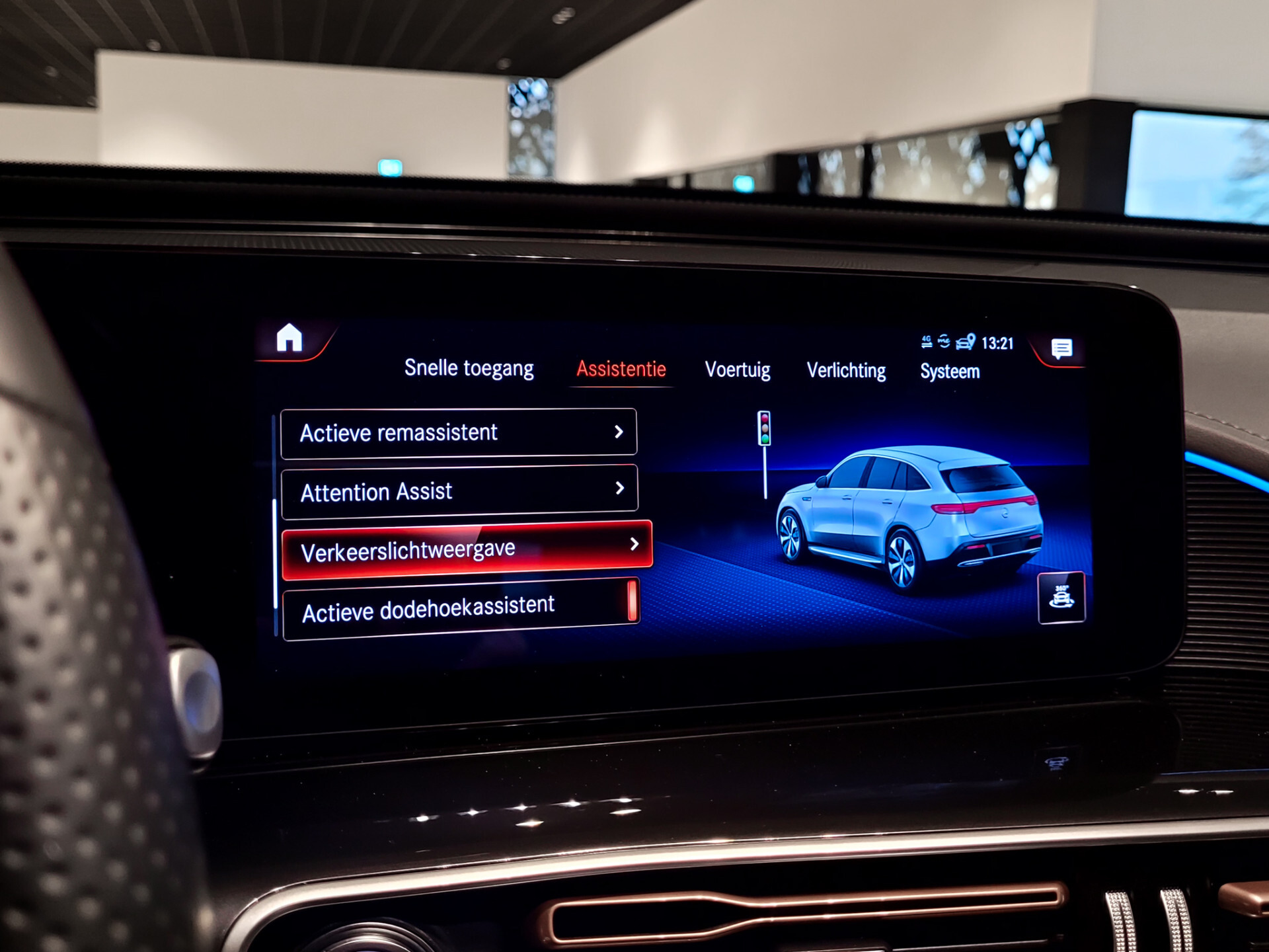 Mercedes-Benz EQC 400 4-M AMG Distronic | Keyless | 360 | Burmester | Trekhaak | Treeplanken | Incl. BTW Foto 24