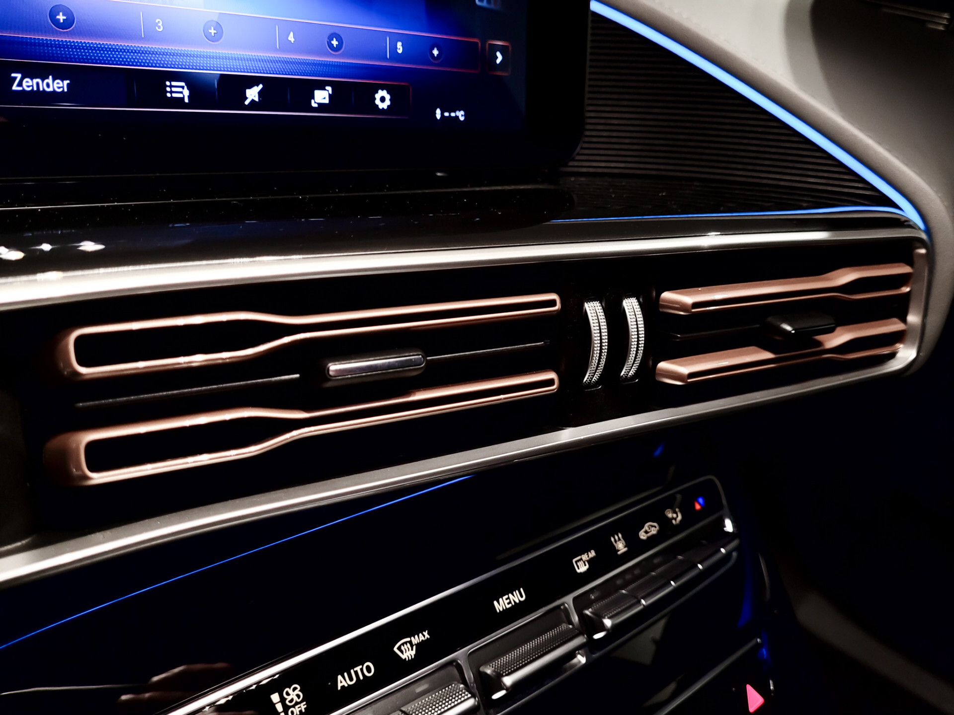 Mercedes-Benz EQC 400 4-M AMG Distronic | Keyless | 360 | Burmester | Trekhaak | Treeplanken | Incl. BTW Foto 25