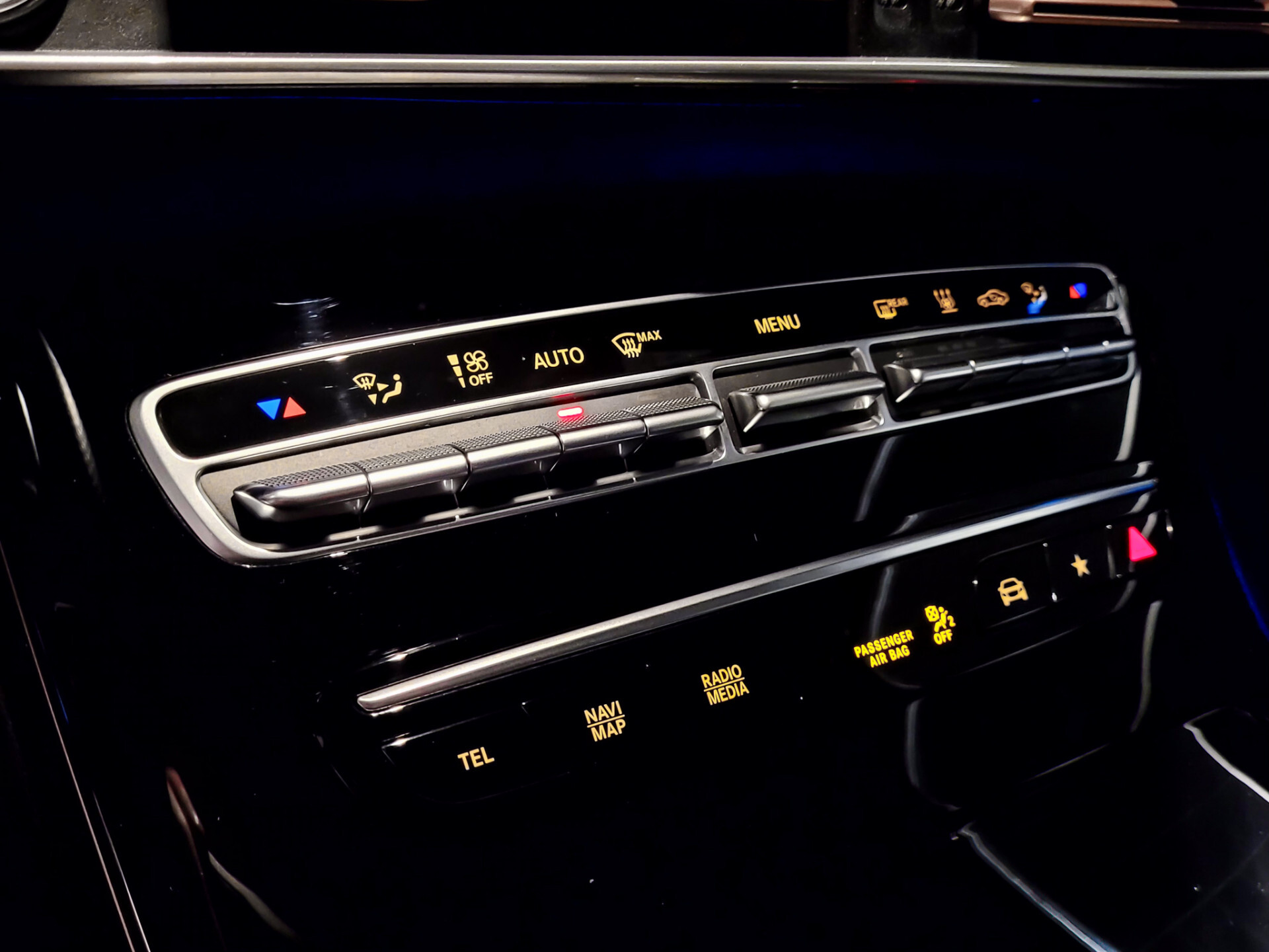 Mercedes-Benz EQC 400 4-M AMG Distronic | Keyless | 360 | Burmester | Trekhaak | Treeplanken | Incl. BTW Foto 27