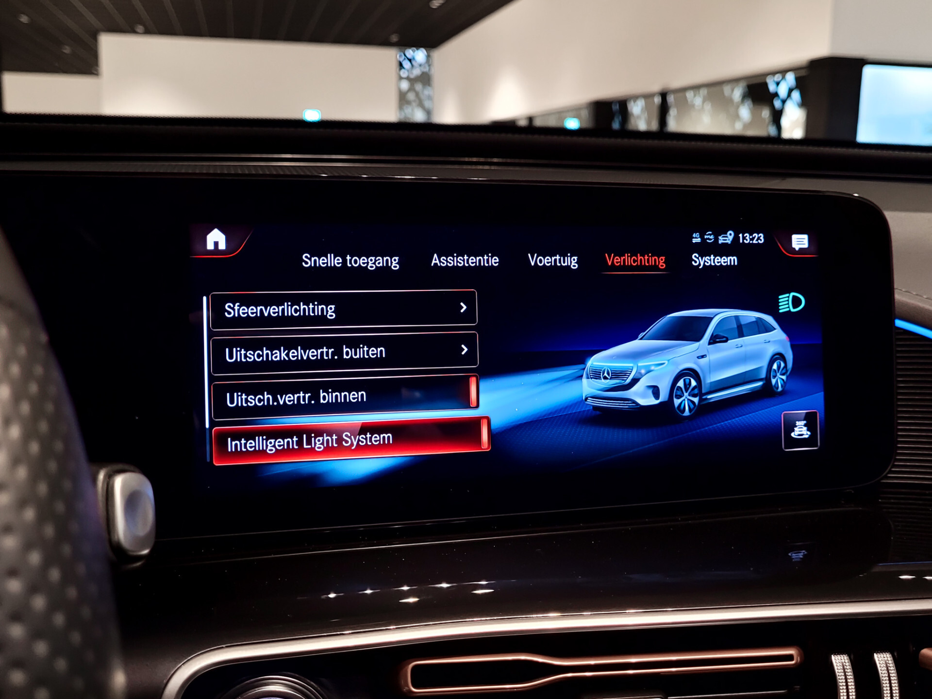 Mercedes-Benz EQC 400 4-M AMG Distronic | Keyless | 360 | Burmester | Trekhaak | Treeplanken | Incl. BTW Foto 31