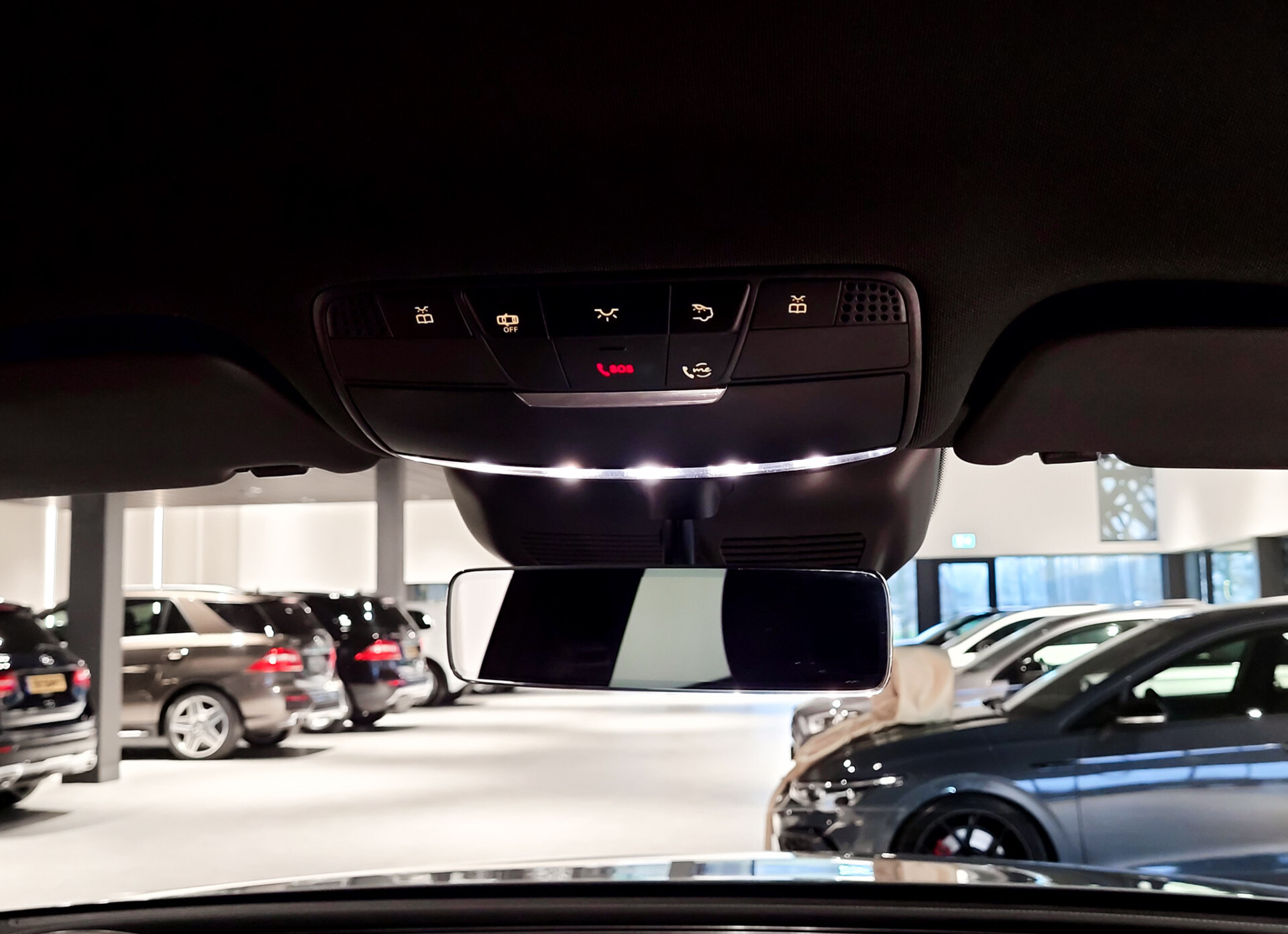 Mercedes-Benz EQC 400 4-M AMG Distronic | Keyless | 360 | Burmester | Trekhaak | Treeplanken | Incl. BTW Foto 38