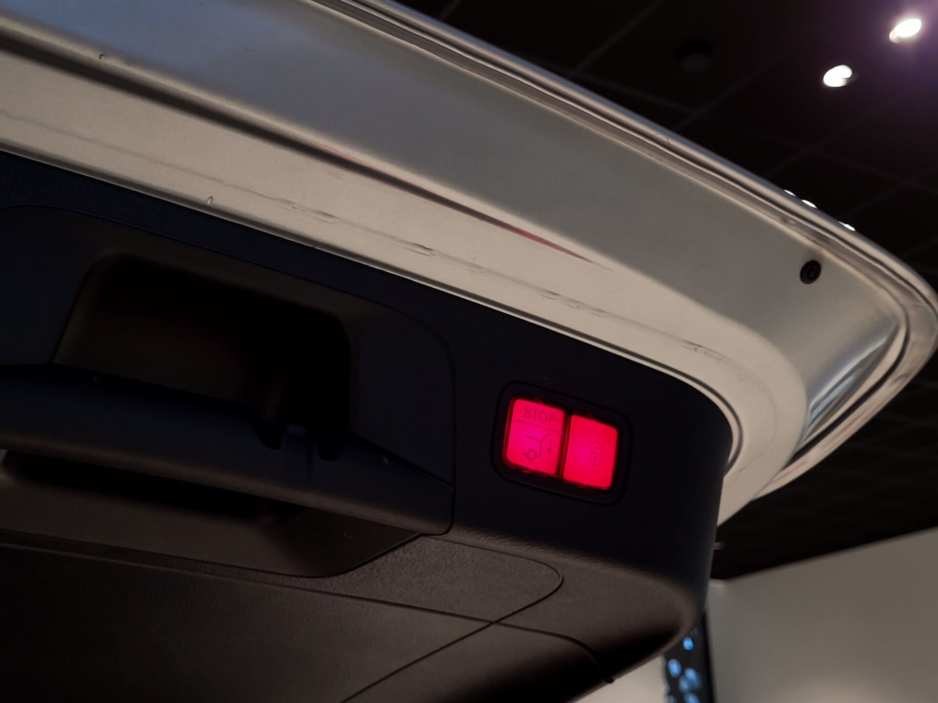 Mercedes-Benz EQC 400 4-M AMG Distronic | Keyless | 360 | Burmester | Trekhaak | Treeplanken | Incl. BTW Foto 39