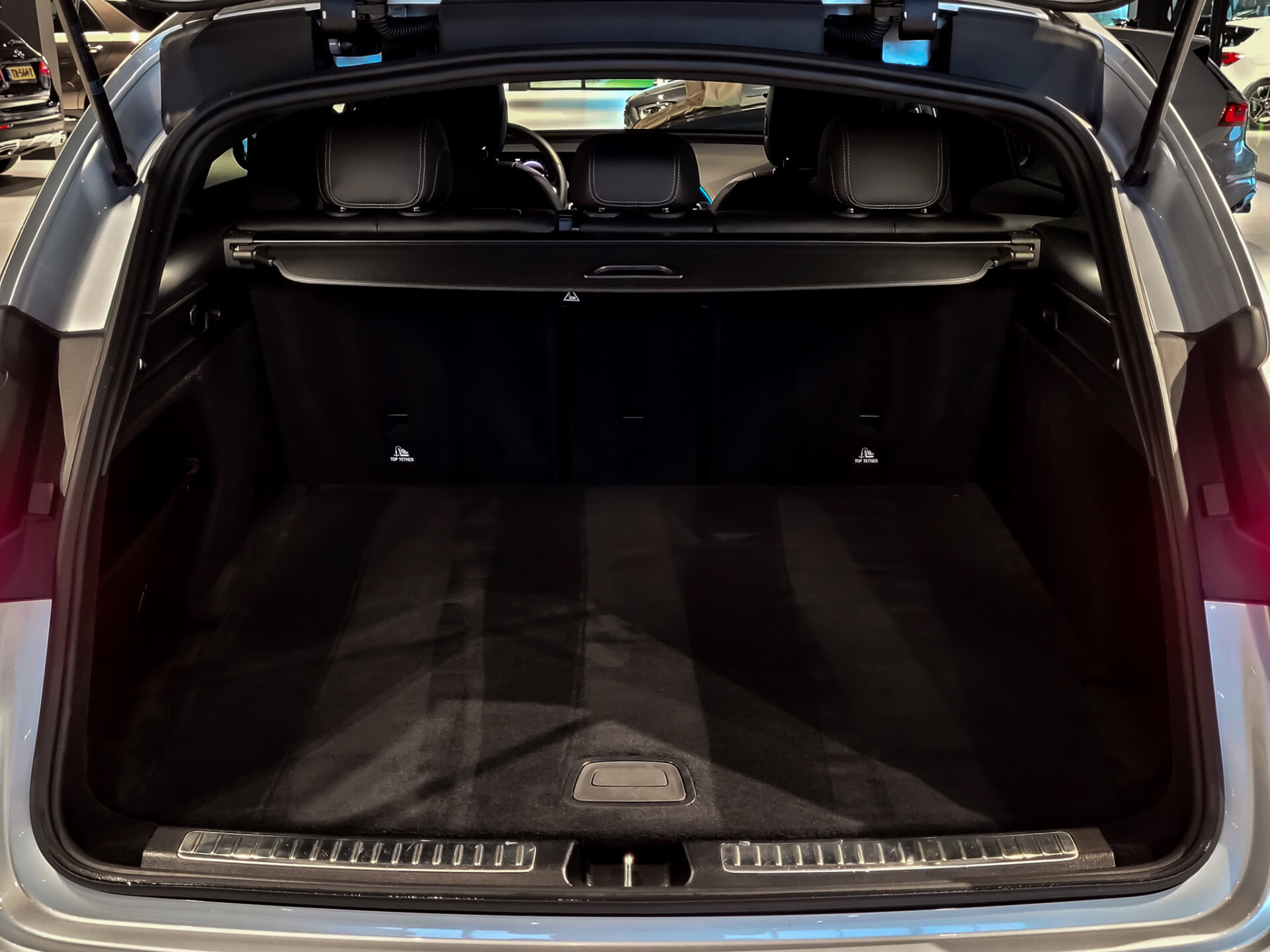 Mercedes-Benz EQC 400 4-M AMG Distronic | Keyless | 360 | Burmester | Trekhaak | Treeplanken | Incl. BTW Foto 40