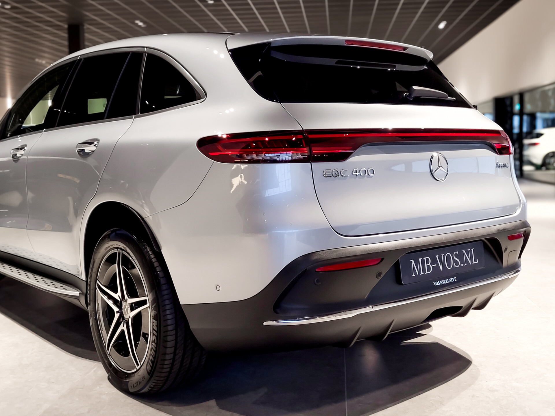 Mercedes-Benz EQC 400 4-M AMG Distronic | Keyless | 360 | Burmester | Trekhaak | Treeplanken | Incl. BTW Foto 42