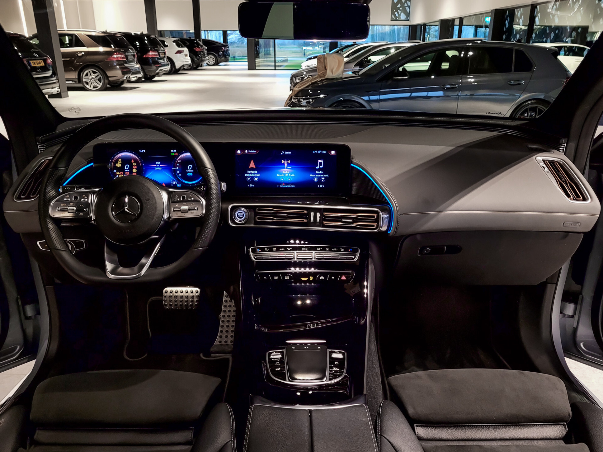 Mercedes-Benz EQC 400 4-M AMG Distronic | Keyless | 360 | Burmester | Trekhaak | Treeplanken | Incl. BTW Foto 5