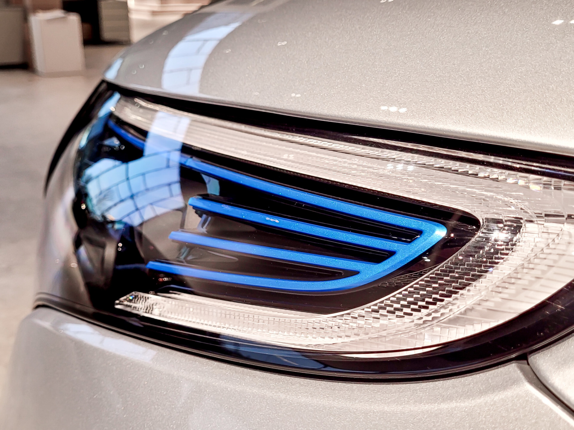 Mercedes-Benz EQC 400 4-M AMG Distronic | Keyless | 360 | Burmester | Trekhaak | Treeplanken | Incl. BTW Foto 8