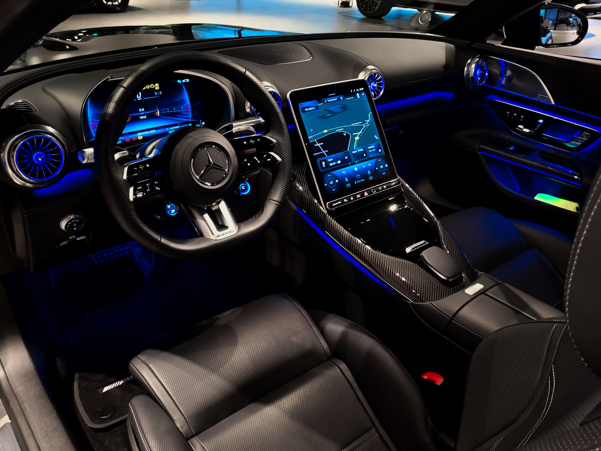 Mercedes-Benz SL-Klasse Roadster 63 4MATIC+ Ceramic | Lift | Achterassturing | Carbon | Dynamic Plus | Burmester | 21" | HUD | Manufaktur | Massage Foto 8