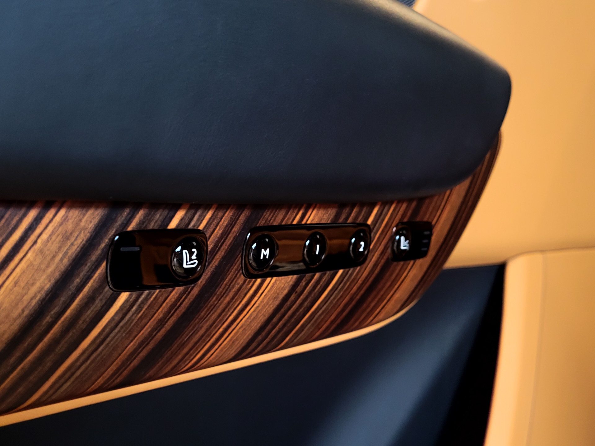 Rolls-Royce Cullinan 6.75 V12 Driving Assistant | Entertainment | Klaptafels | Panorama | Sterrenhemel | Mansory | 5-persoons | New Service Foto 11