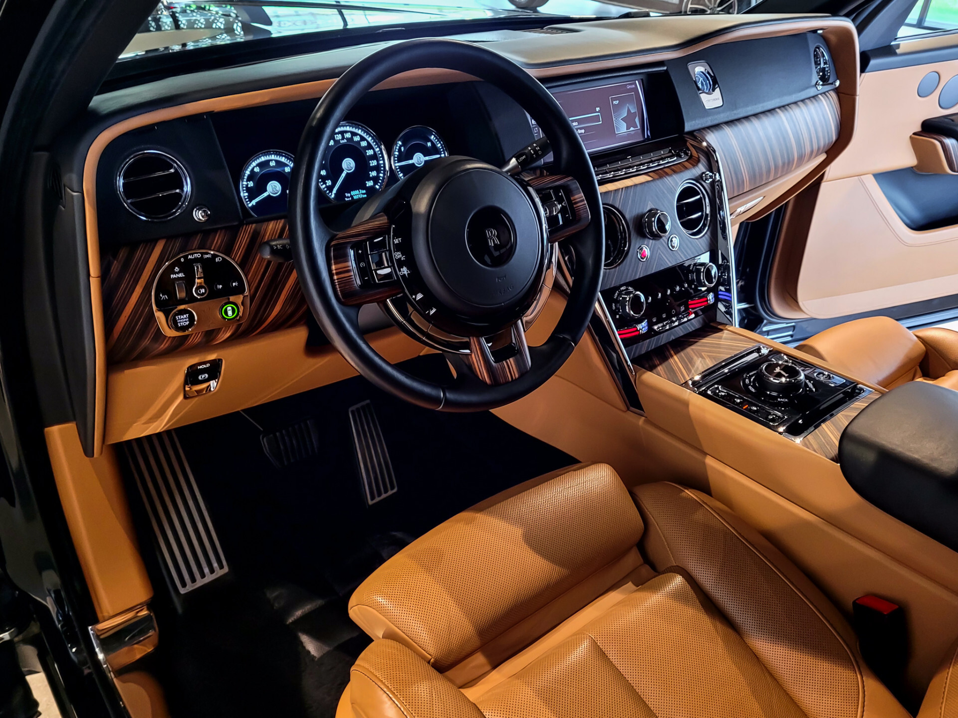 Rolls-Royce Cullinan 6.75 V12 Driving Assistant | Entertainment | Klaptafels | Panorama | Sterrenhemel | Mansory | 5-persoons | New Service Foto 15