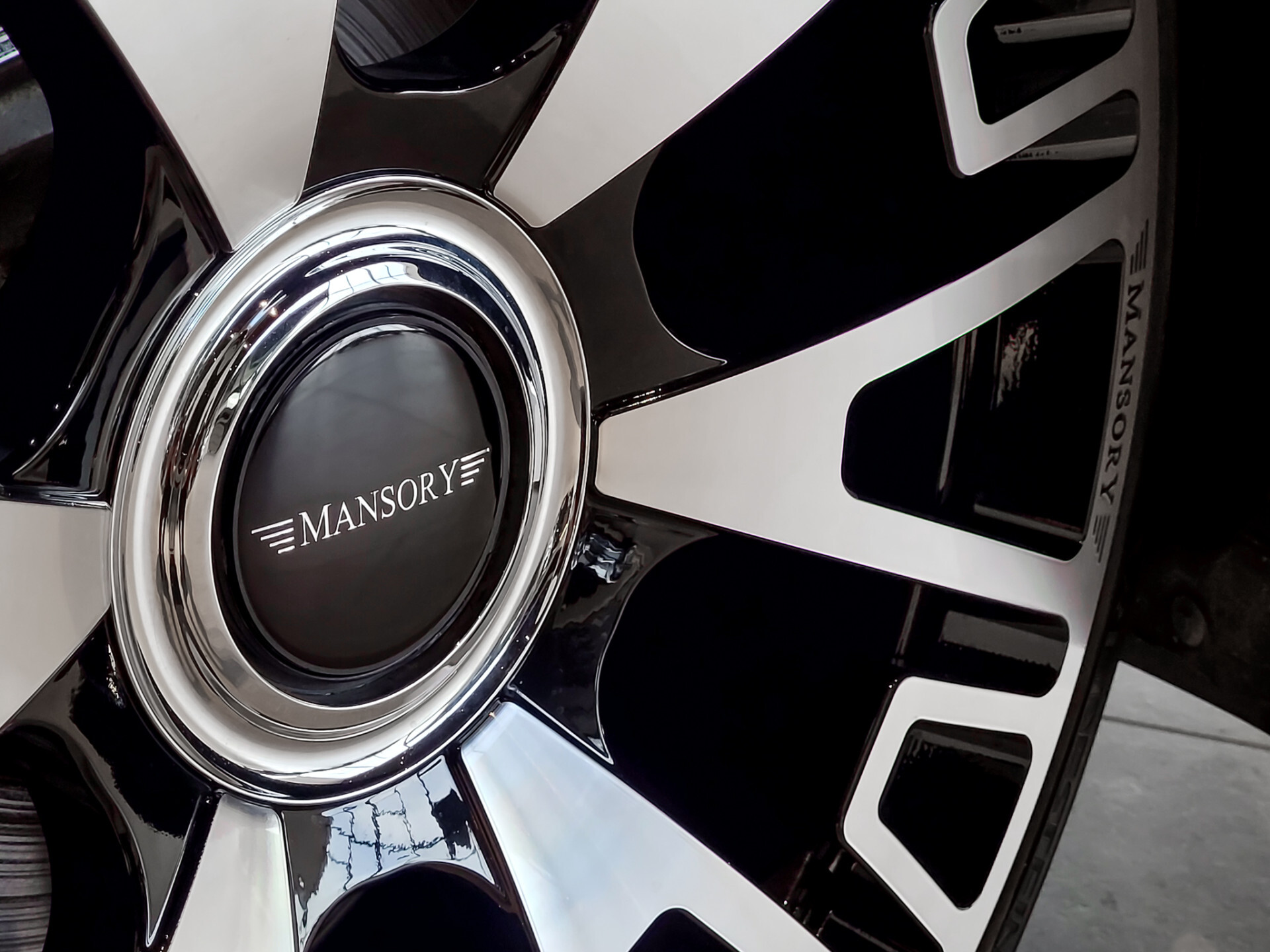 Rolls-Royce Cullinan 6.75 V12 Driving Assistant | Entertainment | Klaptafels | Panorama | Sterrenhemel | Mansory | 5-persoons | New Service Foto 17