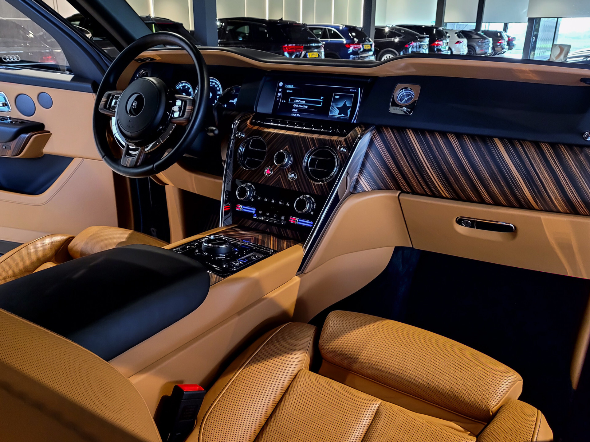 Rolls-Royce Cullinan 6.75 V12 Driving Assistant | Entertainment | Klaptafels | Panorama | Sterrenhemel | Mansory | 5-persoons | New Service Foto 29