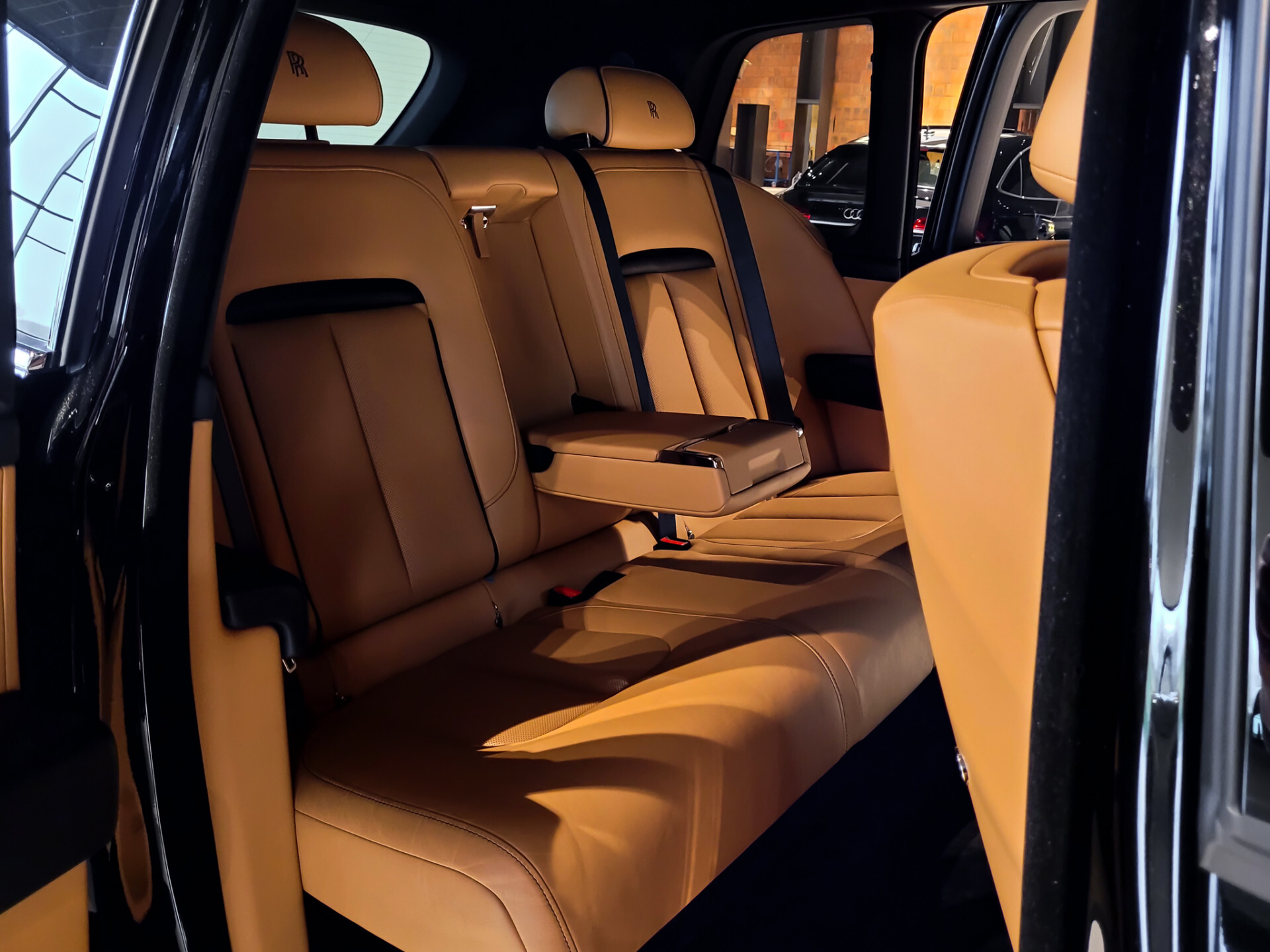 Rolls-Royce Cullinan 6.75 V12 Driving Assistant | Entertainment | Klaptafels | Panorama | Sterrenhemel | Mansory | 5-persoons | New Service Foto 4