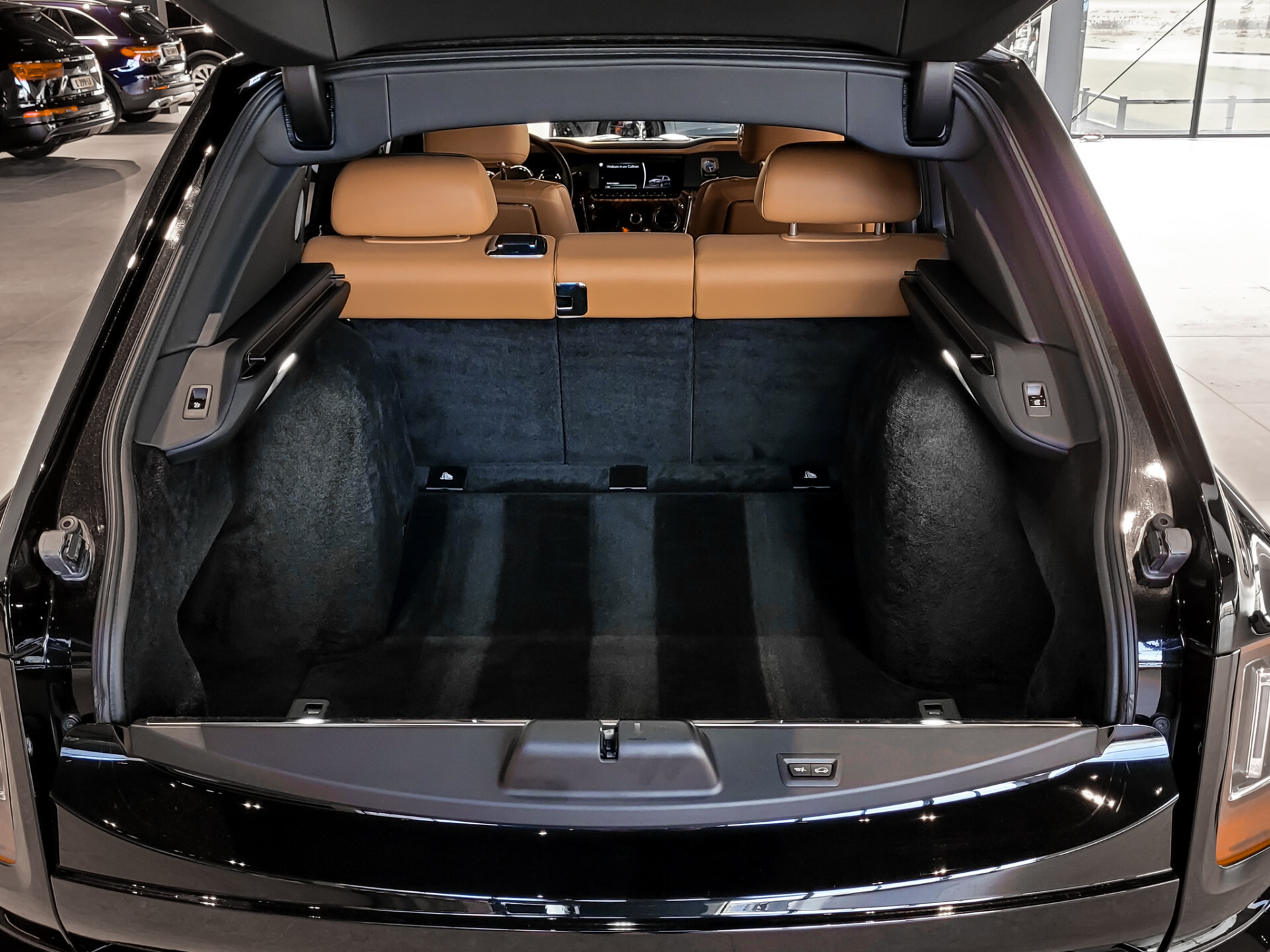 Rolls-Royce Cullinan 6.75 V12 Driving Assistant | Entertainment | Klaptafels | Panorama | Sterrenhemel | Mansory | 5-persoons | New Service Foto 46