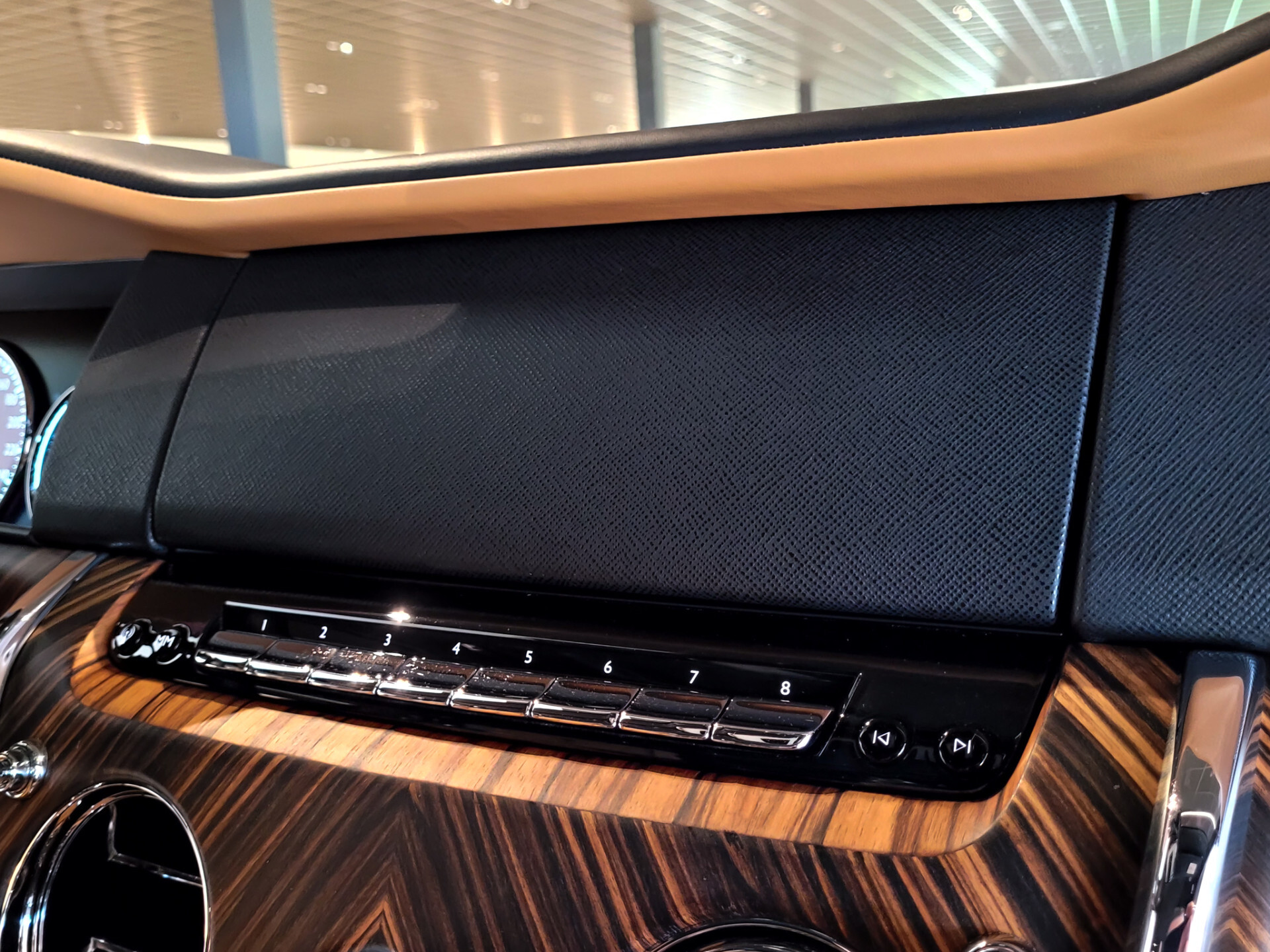 Rolls-Royce Cullinan 6.75 V12 Driving Assistant | Entertainment | Klaptafels | Panorama | Sterrenhemel | Mansory | 5-persoons | New Service Foto 8