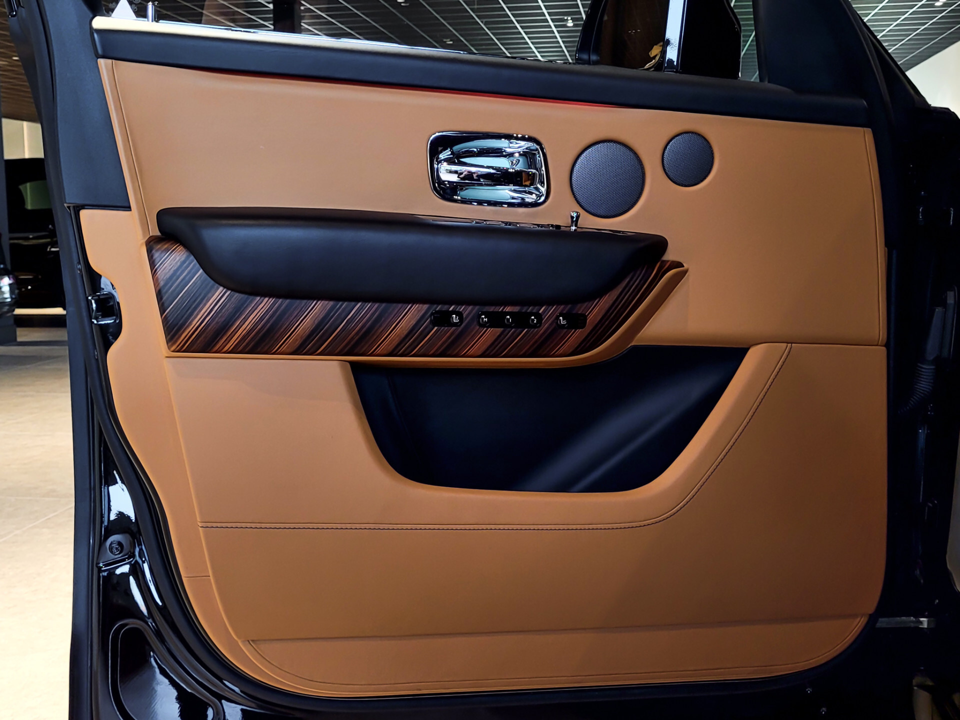 Rolls-Royce Cullinan 6.75 V12 Driving Assistant | Entertainment | Klaptafels | Panorama | Sterrenhemel | Mansory | 5-persoons | New Service Foto 9