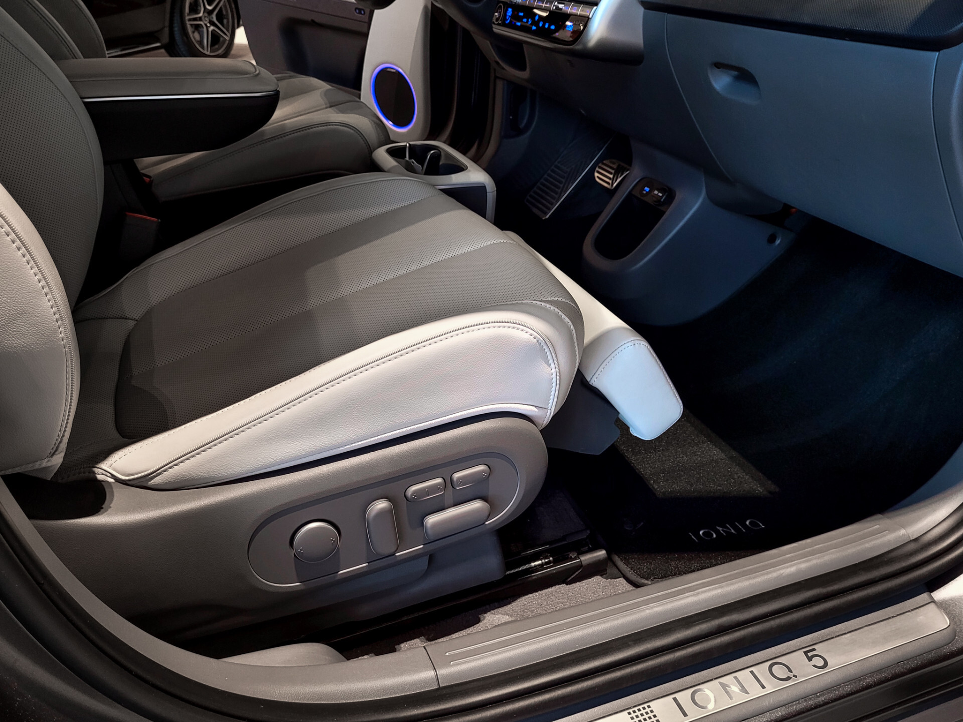 Hyundai IONIQ 5 77 kWh Lounge AWD Garantie 26-10-2029 | Nieuwprijs €63995 Foto 27