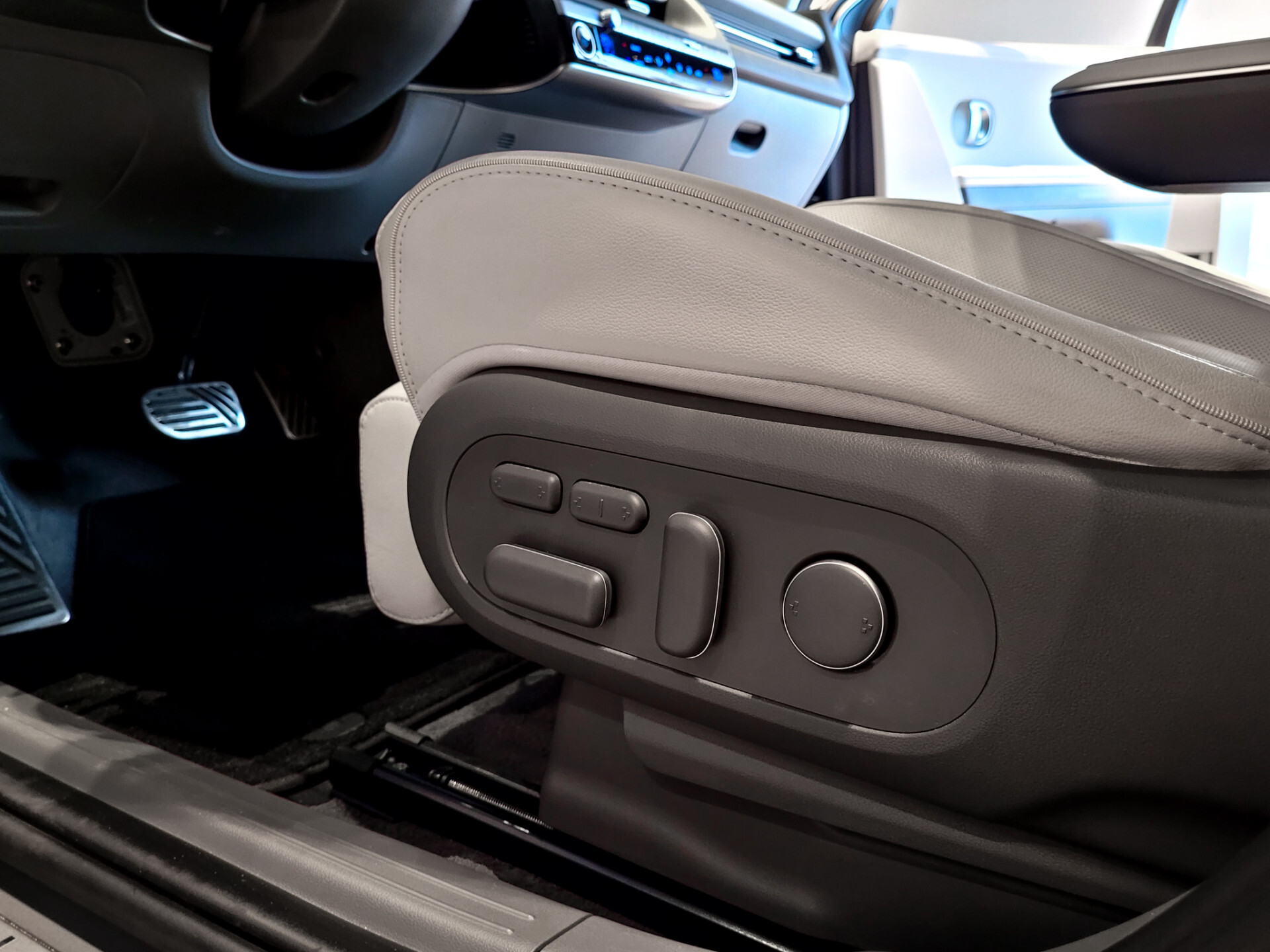 Hyundai IONIQ 5 77 kWh Lounge AWD Garantie 26-10-2029 | Nieuwprijs €63995 Foto 30