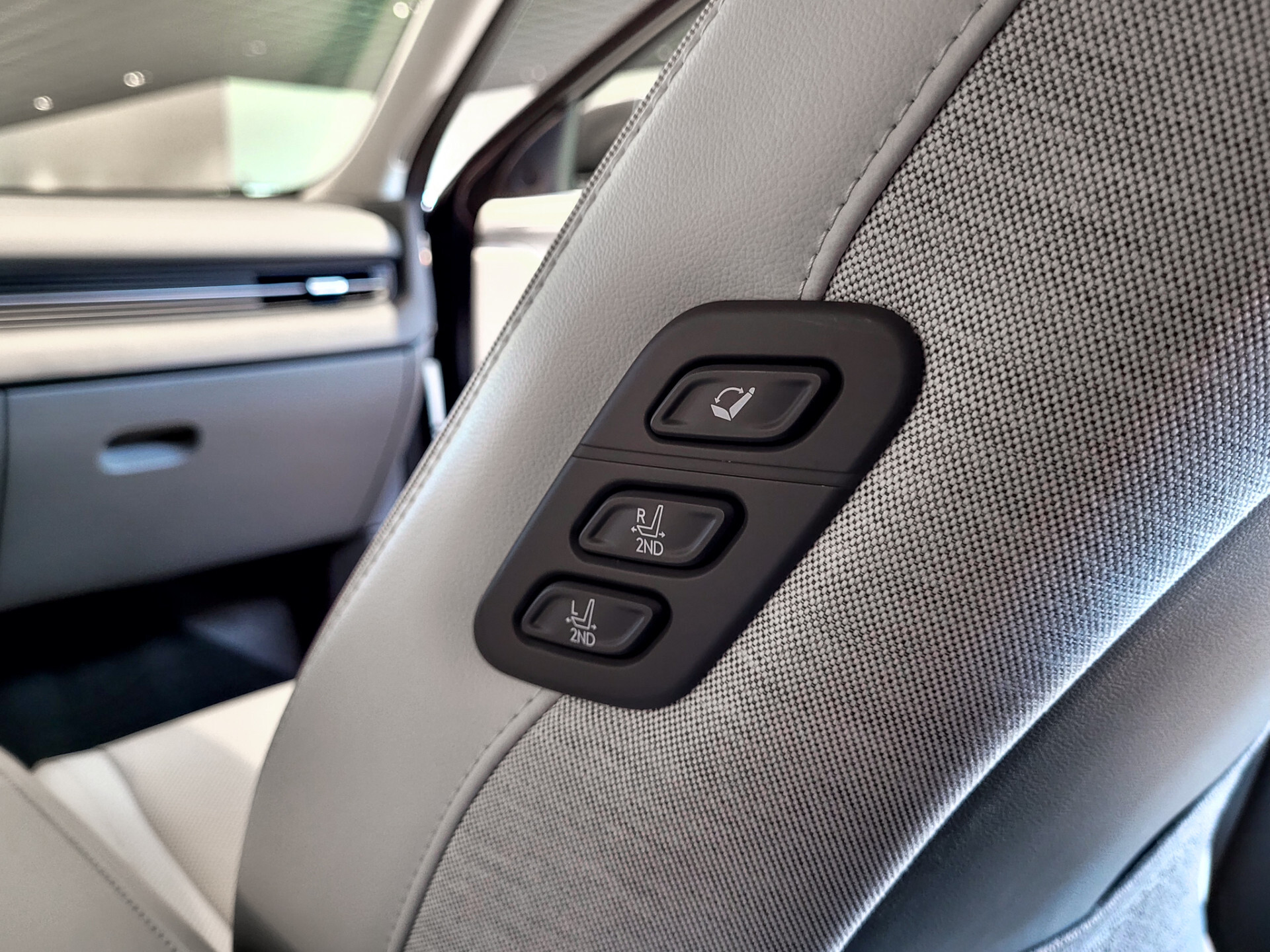 Hyundai IONIQ 5 77 kWh Lounge AWD Garantie 26-10-2029 | Nieuwprijs €63995 Foto 32