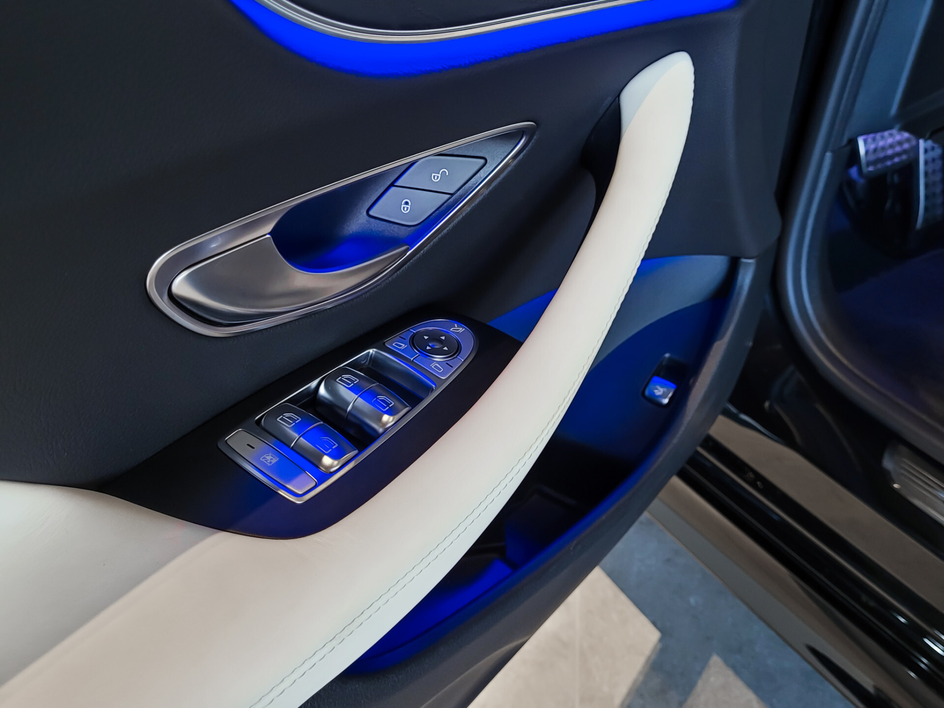 Mercedes-Benz E-Klasse Cabrio 350 AMG Night | Nappa | Rij-assistentie | Burmester | Widescreen | Mem | 20" | Dynamic Body Control Foto 12