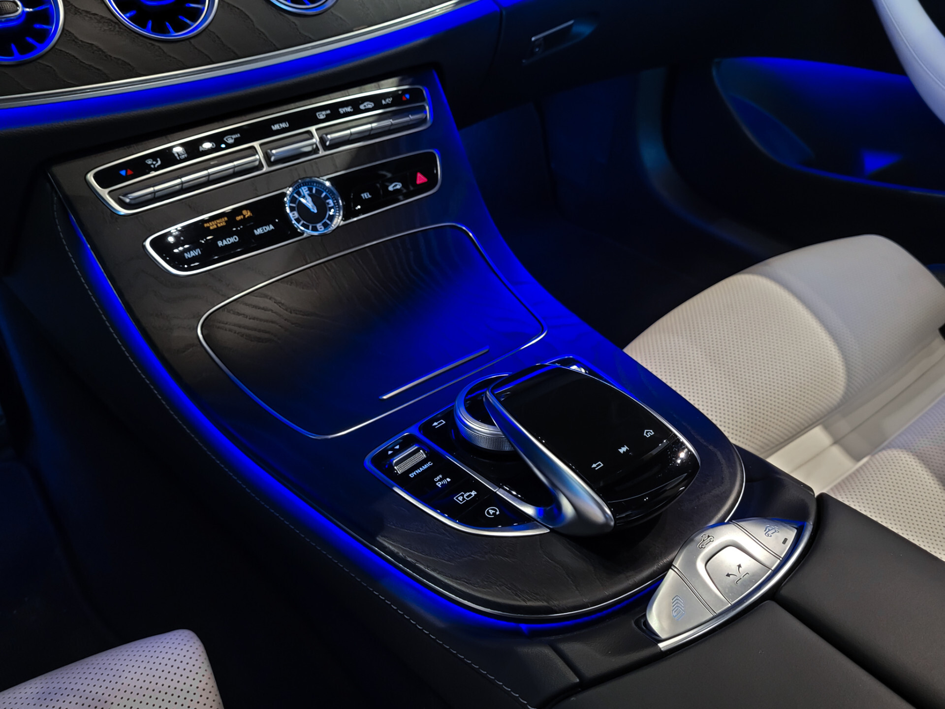 Mercedes-Benz E-Klasse Cabrio 350 AMG Night | Nappa | Rij-assistentie | Burmester | Widescreen | Mem | 20" | Dynamic Body Control Foto 24