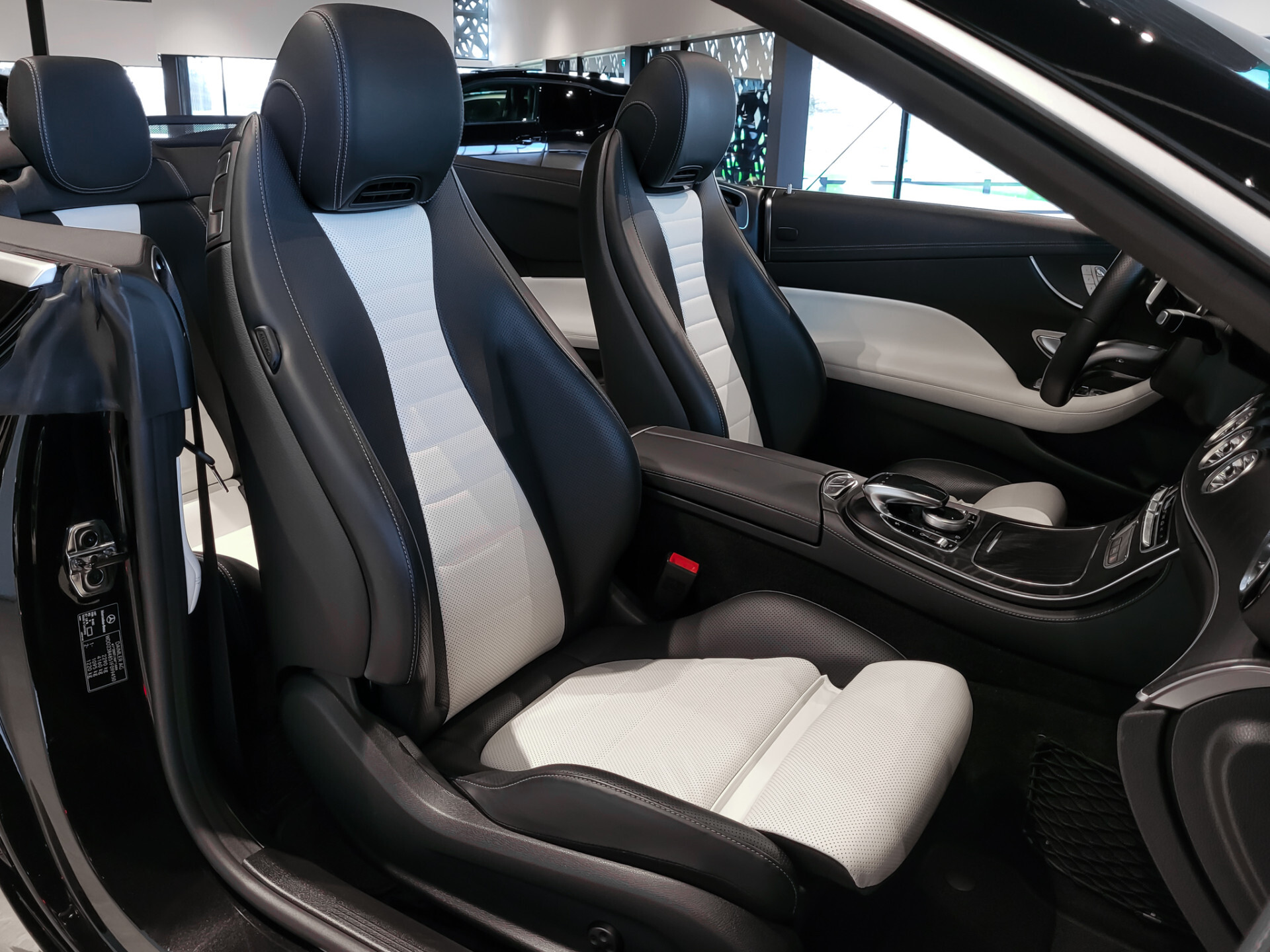 Mercedes-Benz E-Klasse Cabrio 350 AMG Night | Nappa | Rij-assistentie | Burmester | Widescreen | Mem | 20" | Dynamic Body Control Foto 6