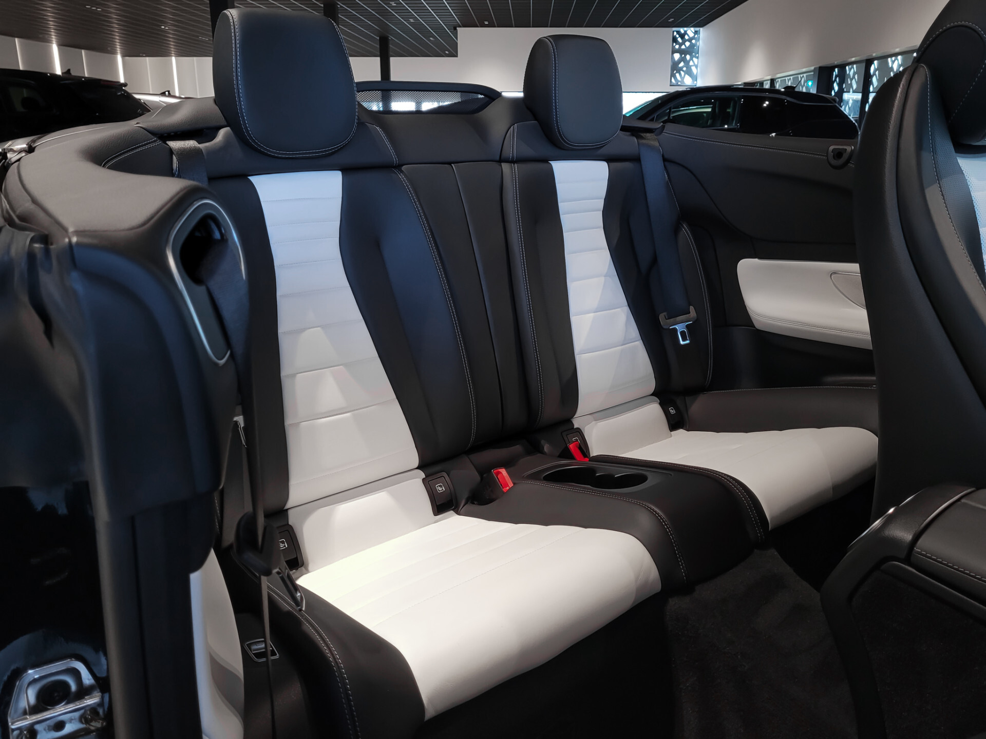 Mercedes-Benz E-Klasse Cabrio 350 AMG Night | Nappa | Rij-assistentie | Burmester | Widescreen | Mem | 20" | Dynamic Body Control Foto 7