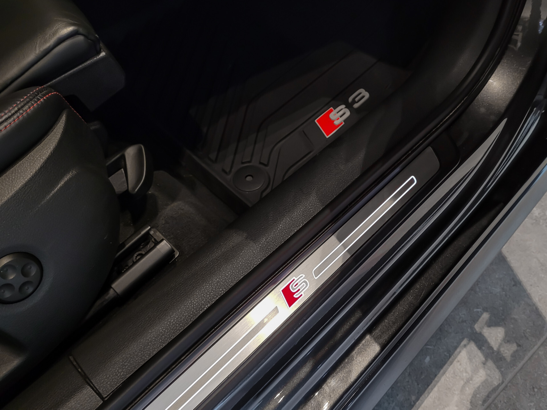 Audi S3 Sportback 2.0 TFSI Quattro Schaalstoelen | Nappaleder | Bang&Olufsen | Remus sportuitlaat | New Service Foto 26